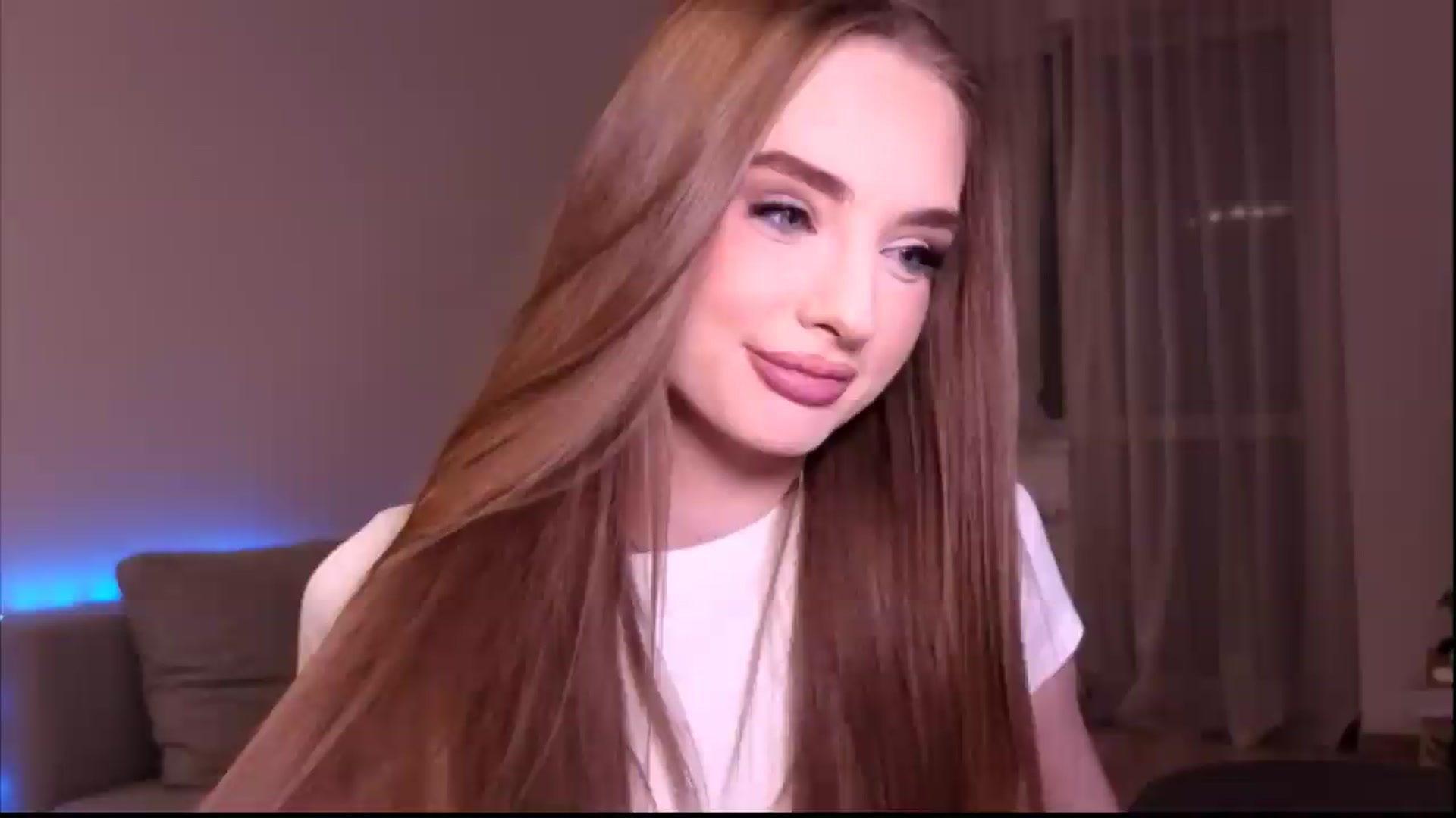 Gallery image thumbnail from petitegonwild's myfreecams stream on, 06/21/2026, 22:35 image 3 of 20