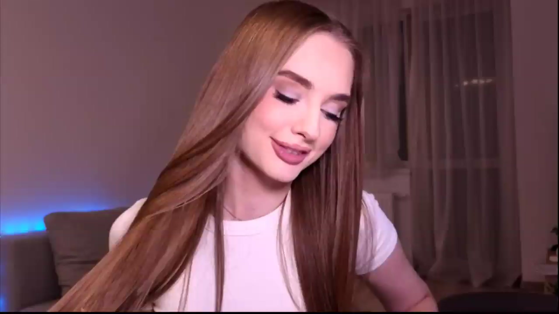 Gallery image thumbnail from petitegonwild's myfreecams stream on, 06/21/2026, 22:35 image 14 of 20