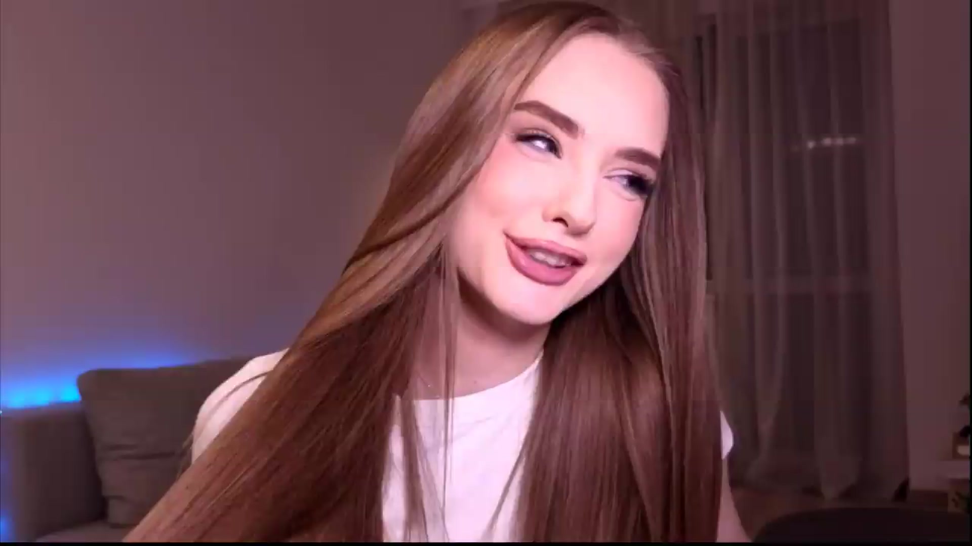 Gallery image thumbnail from petitegonwild's myfreecams stream on, 06/21/2026, 22:35 image 1 of 20