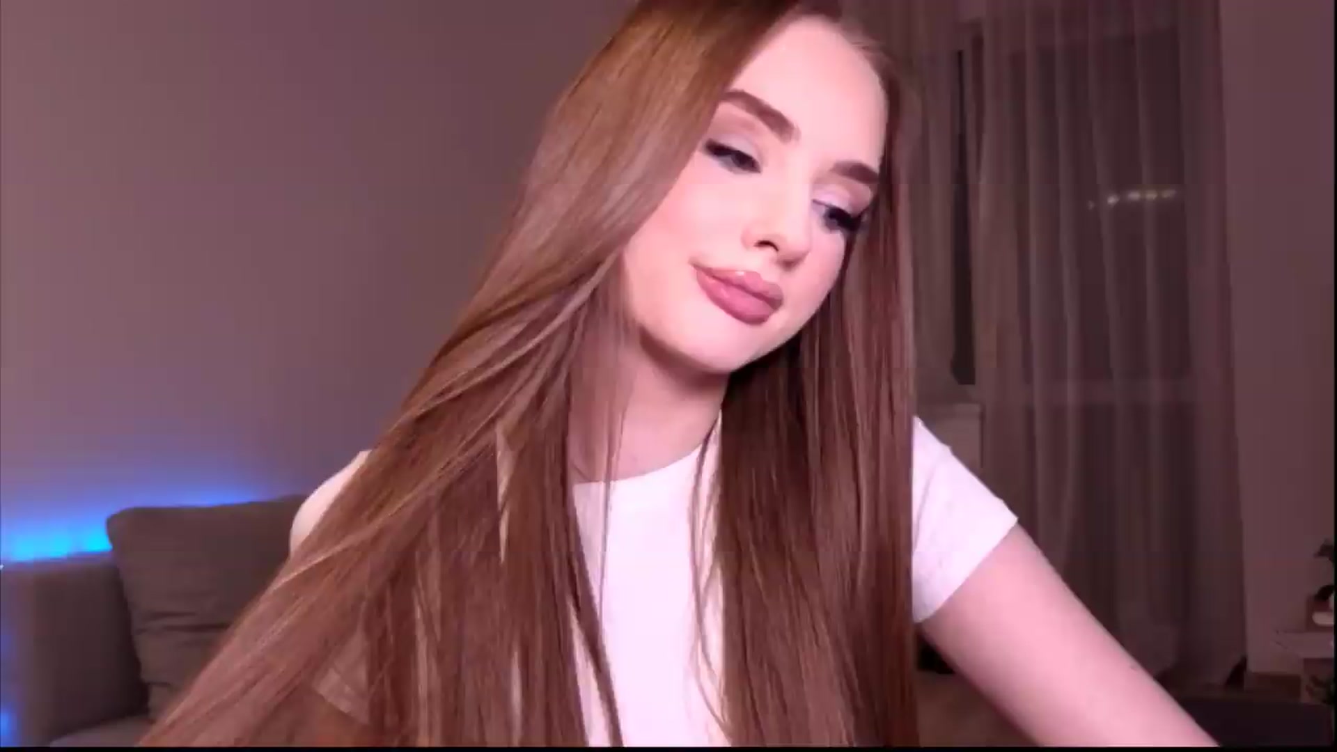 Gallery image thumbnail from petitegonwild's myfreecams stream on, 06/21/2026, 22:35 image 16 of 20