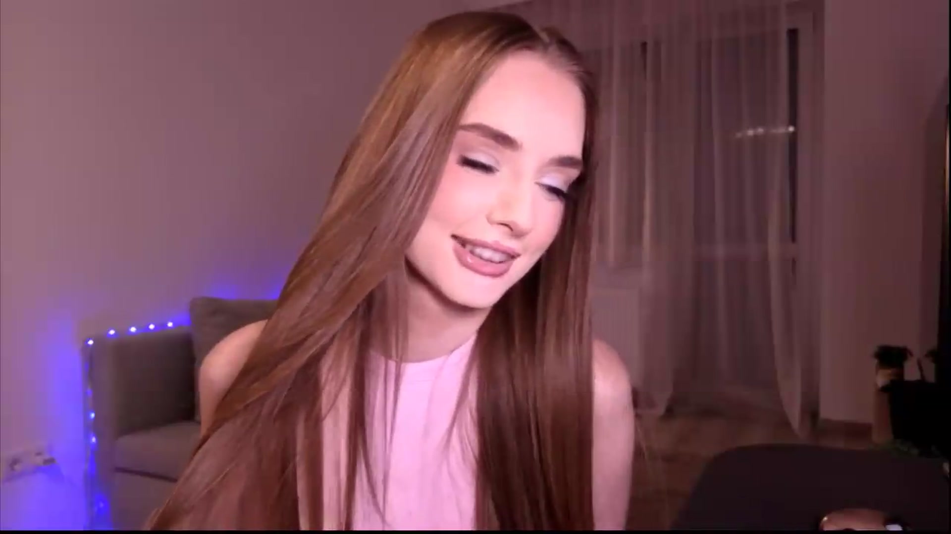 Gallery image thumbnail from petitegonwild's myfreecams stream on, 06/24/2026, 20:25 image 16 of 20