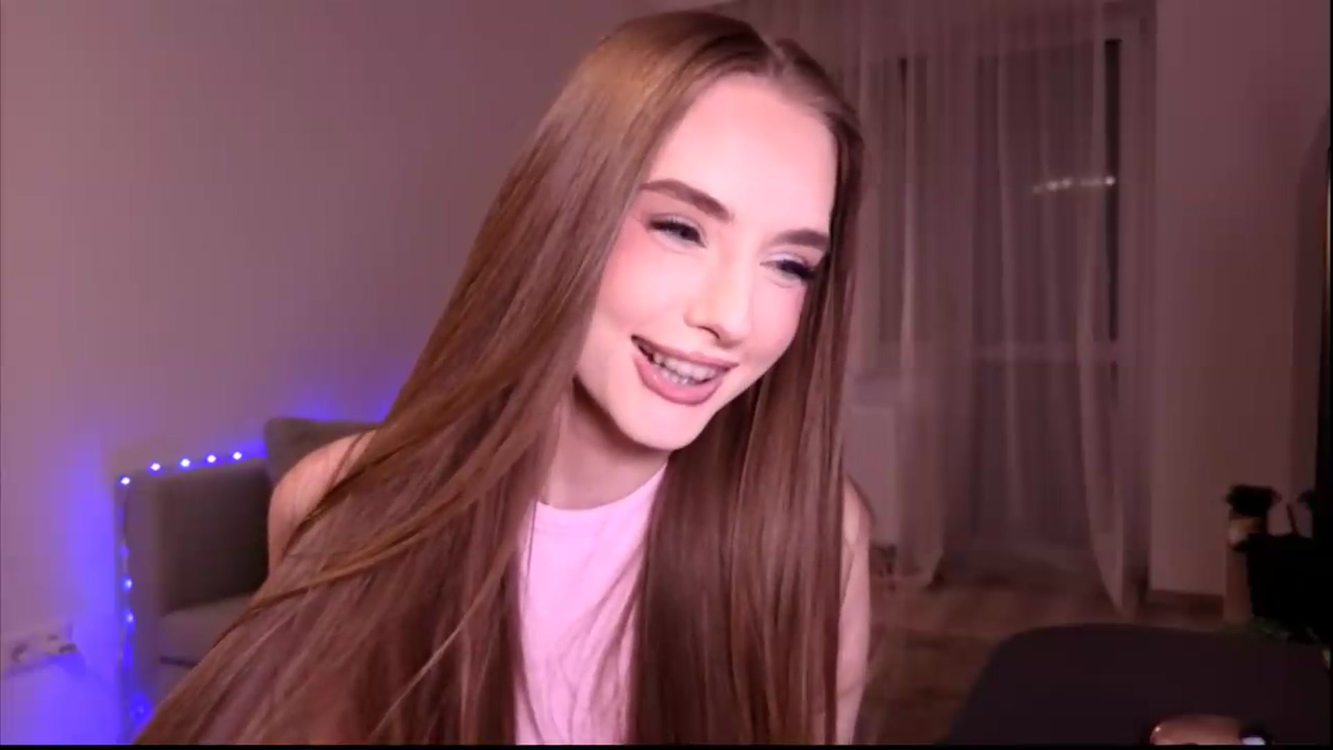 Gallery image thumbnail from petitegonwild's myfreecams stream on, 06/24/2026, 20:25 image 7 of 20