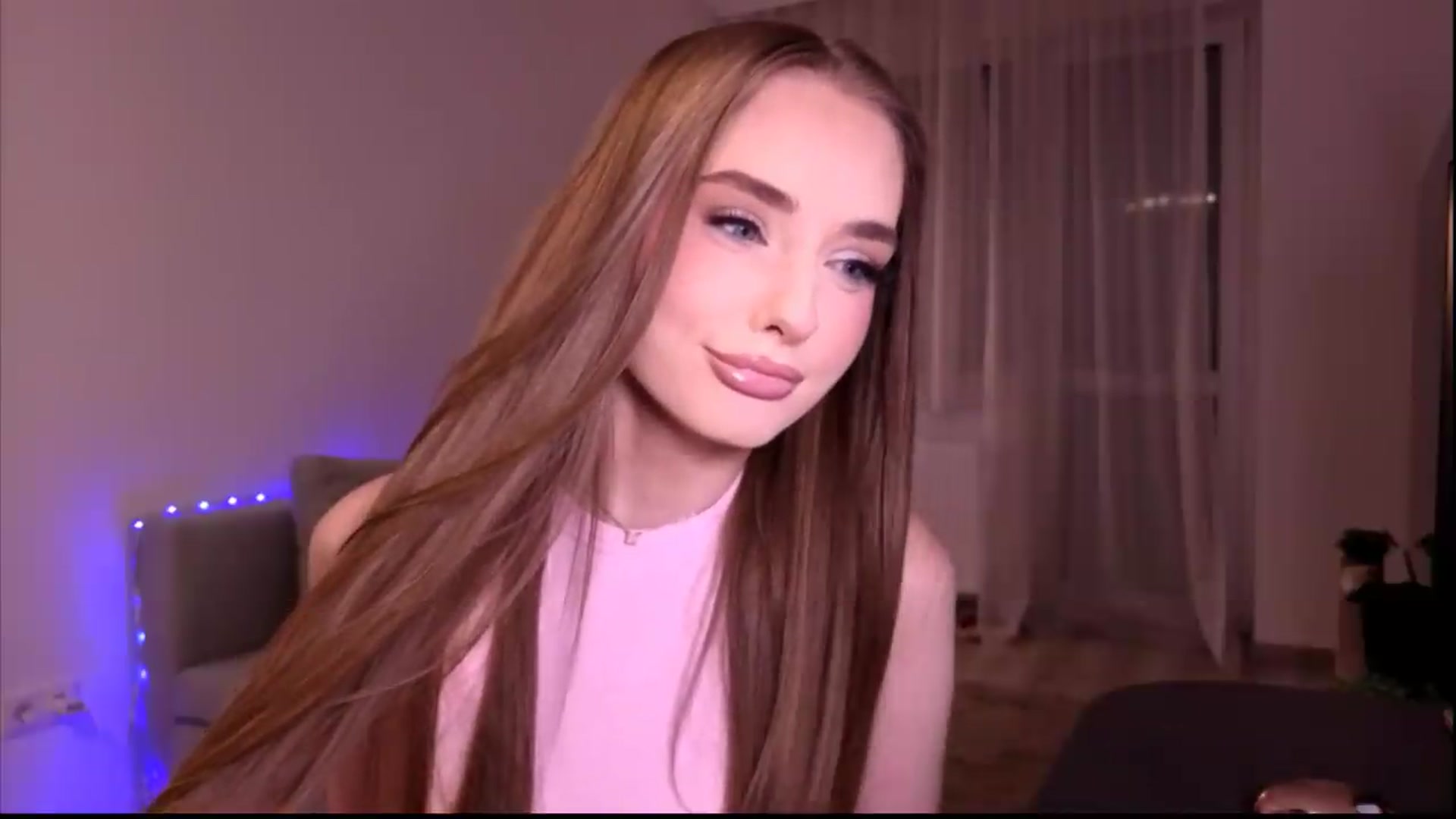 Gallery image thumbnail from petitegonwild's myfreecams stream on, 06/24/2026, 20:25 image 2 of 20