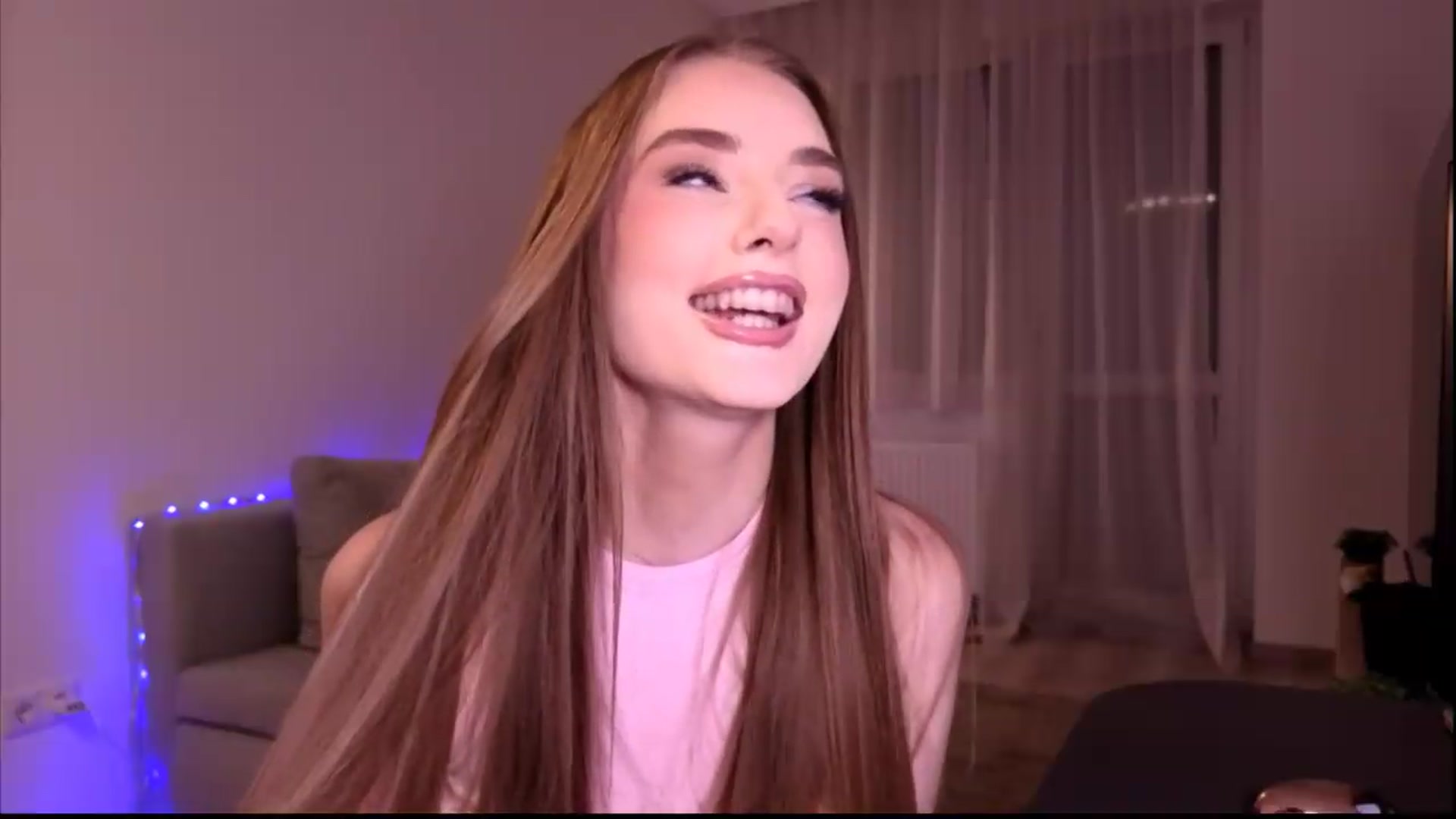 Gallery image thumbnail from petitegonwild's myfreecams stream on, 06/24/2026, 20:25 image 15 of 20