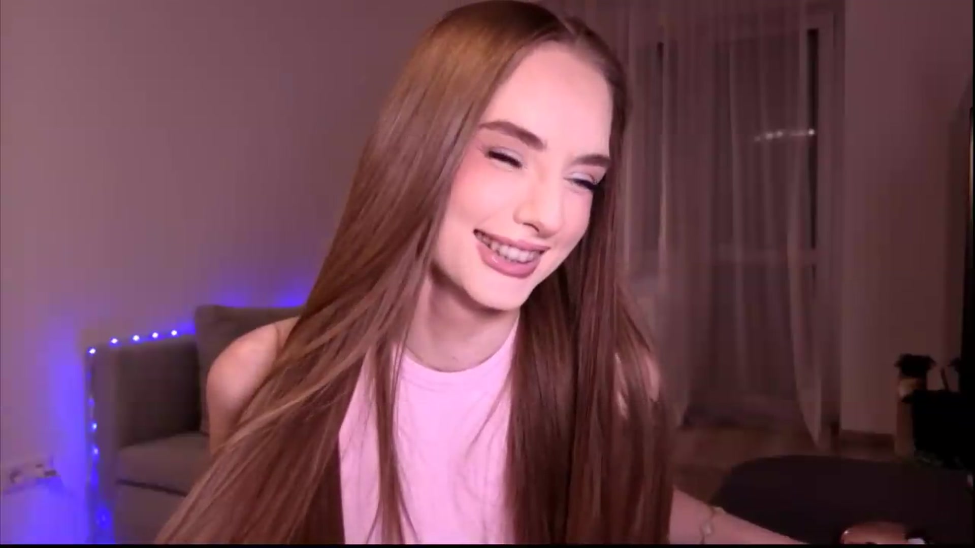 Gallery image thumbnail from petitegonwild's myfreecams stream on, 06/24/2026, 20:25 image 5 of 20