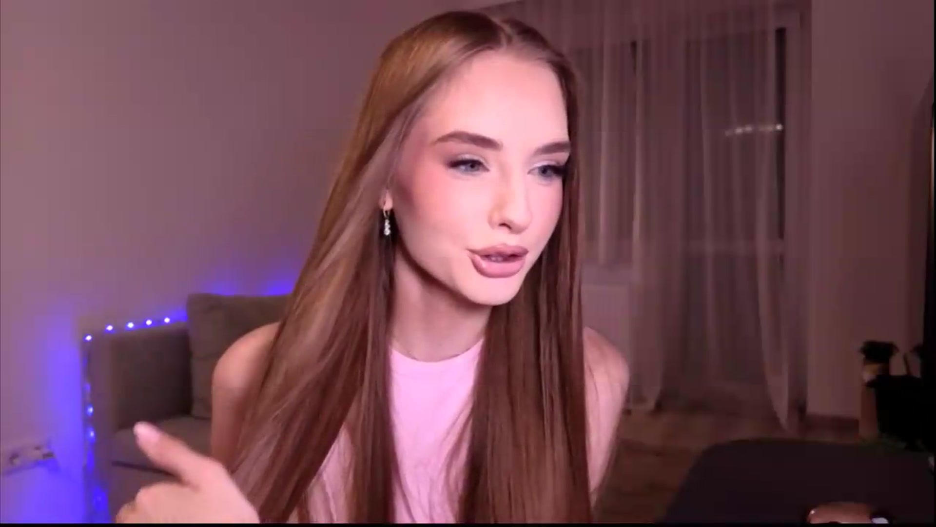 Gallery image thumbnail from petitegonwild's myfreecams stream on, 06/24/2026, 20:25 image 8 of 20