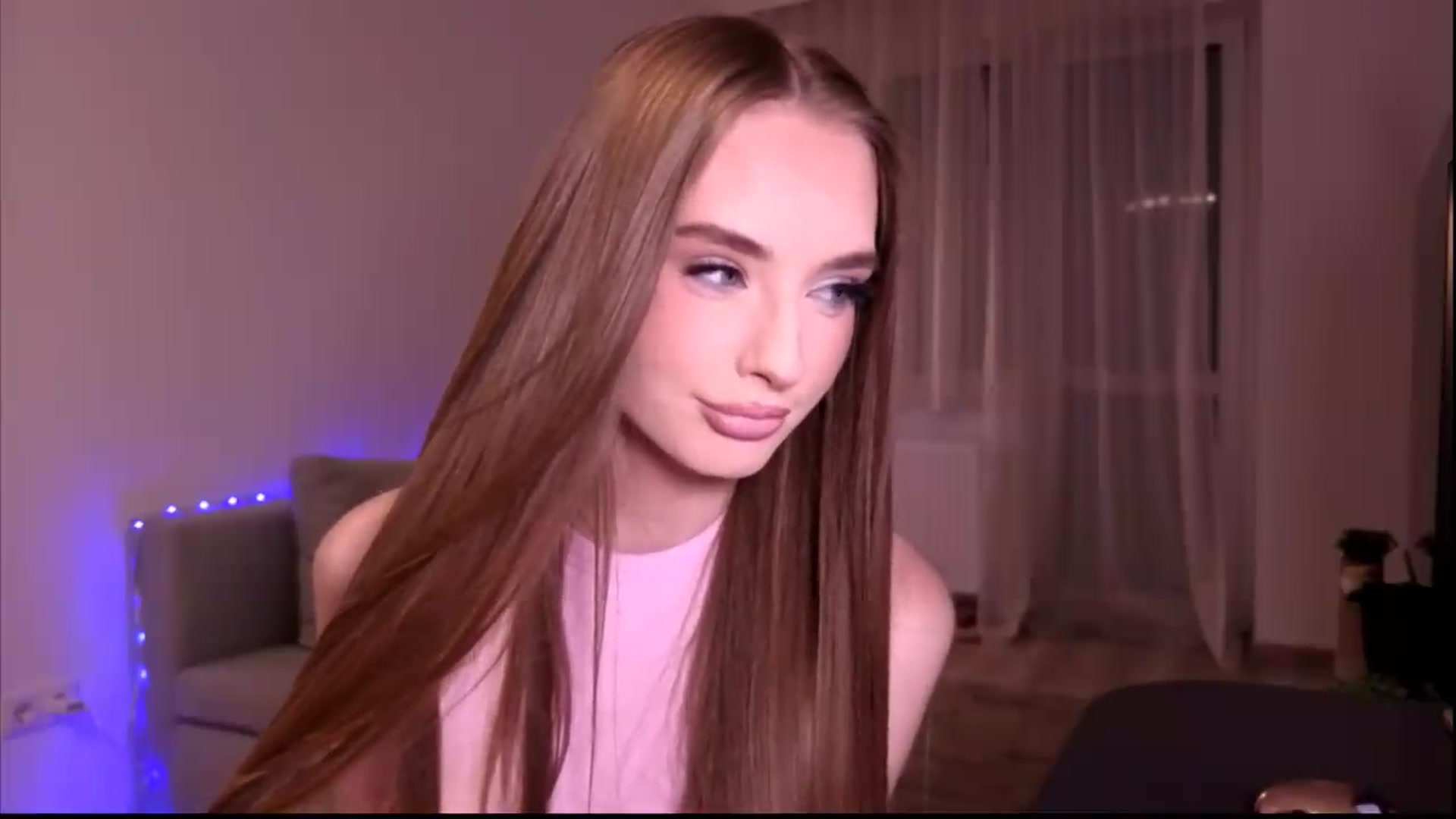 Gallery image thumbnail from petitegonwild's myfreecams stream on, 06/24/2026, 20:25 image 13 of 20