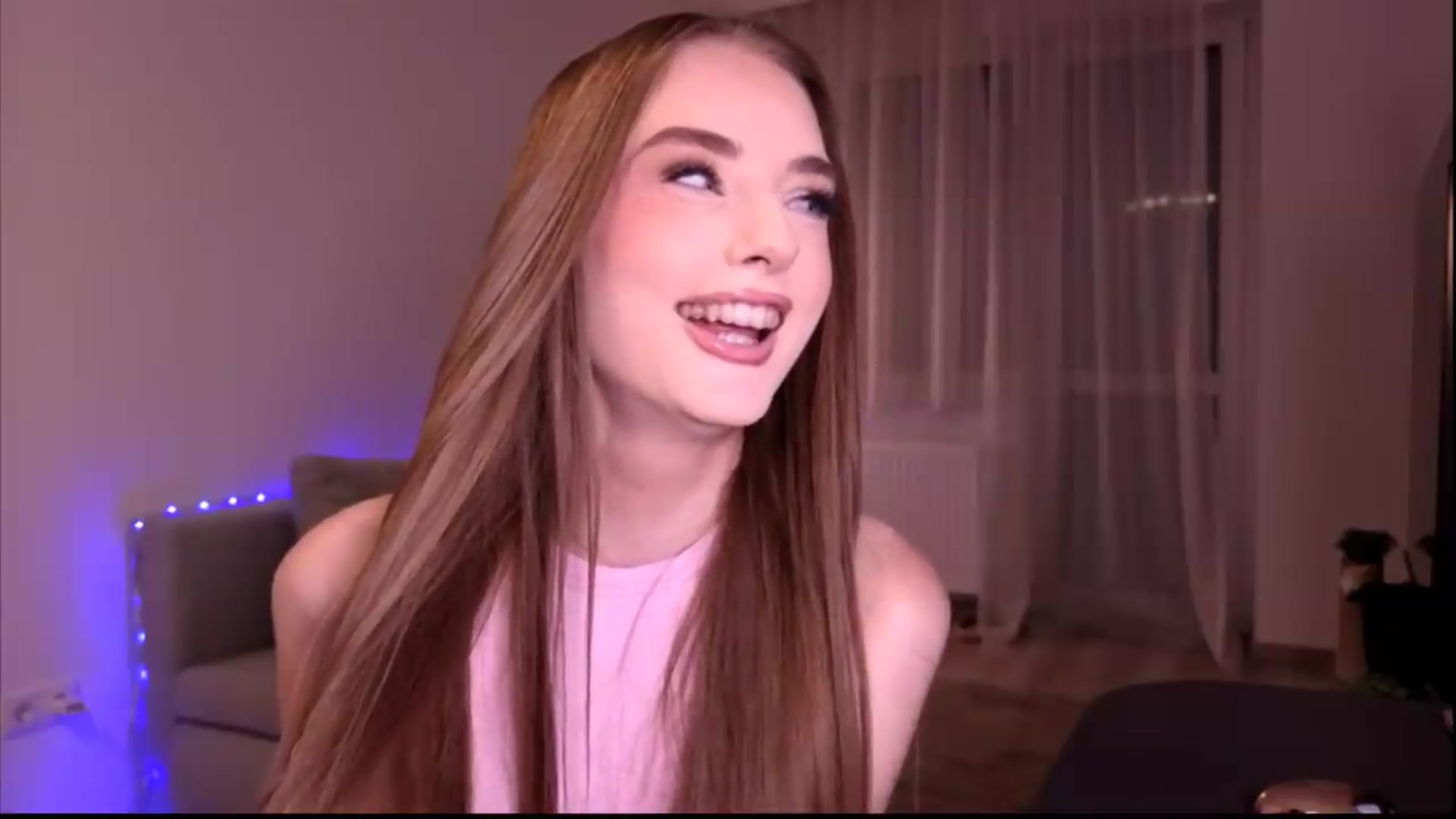Gallery image thumbnail from petitegonwild's myfreecams stream on, 06/24/2026, 20:25 image 17 of 20