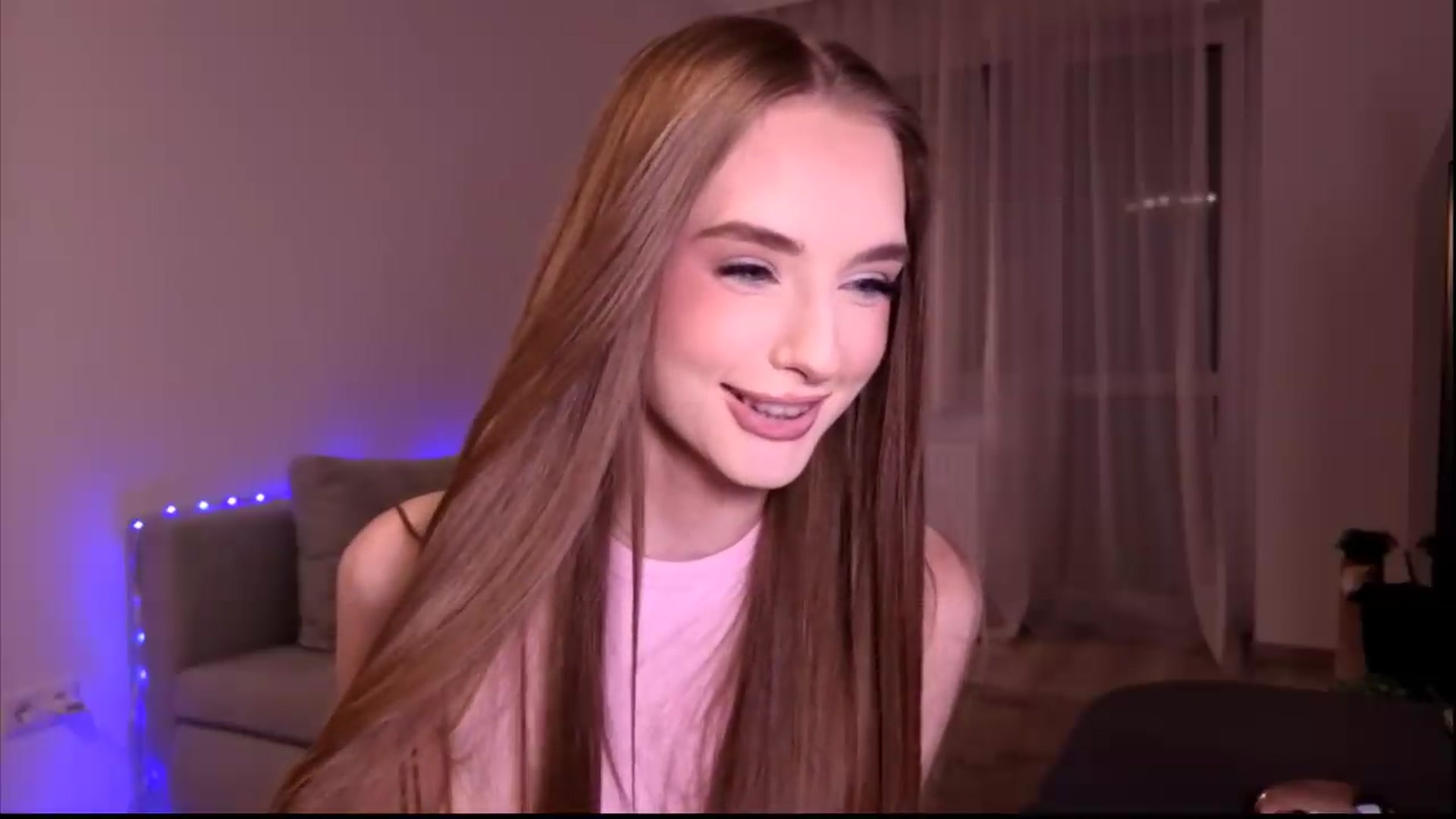Gallery image thumbnail from petitegonwild's myfreecams stream on, 06/24/2026, 20:25 image 9 of 20