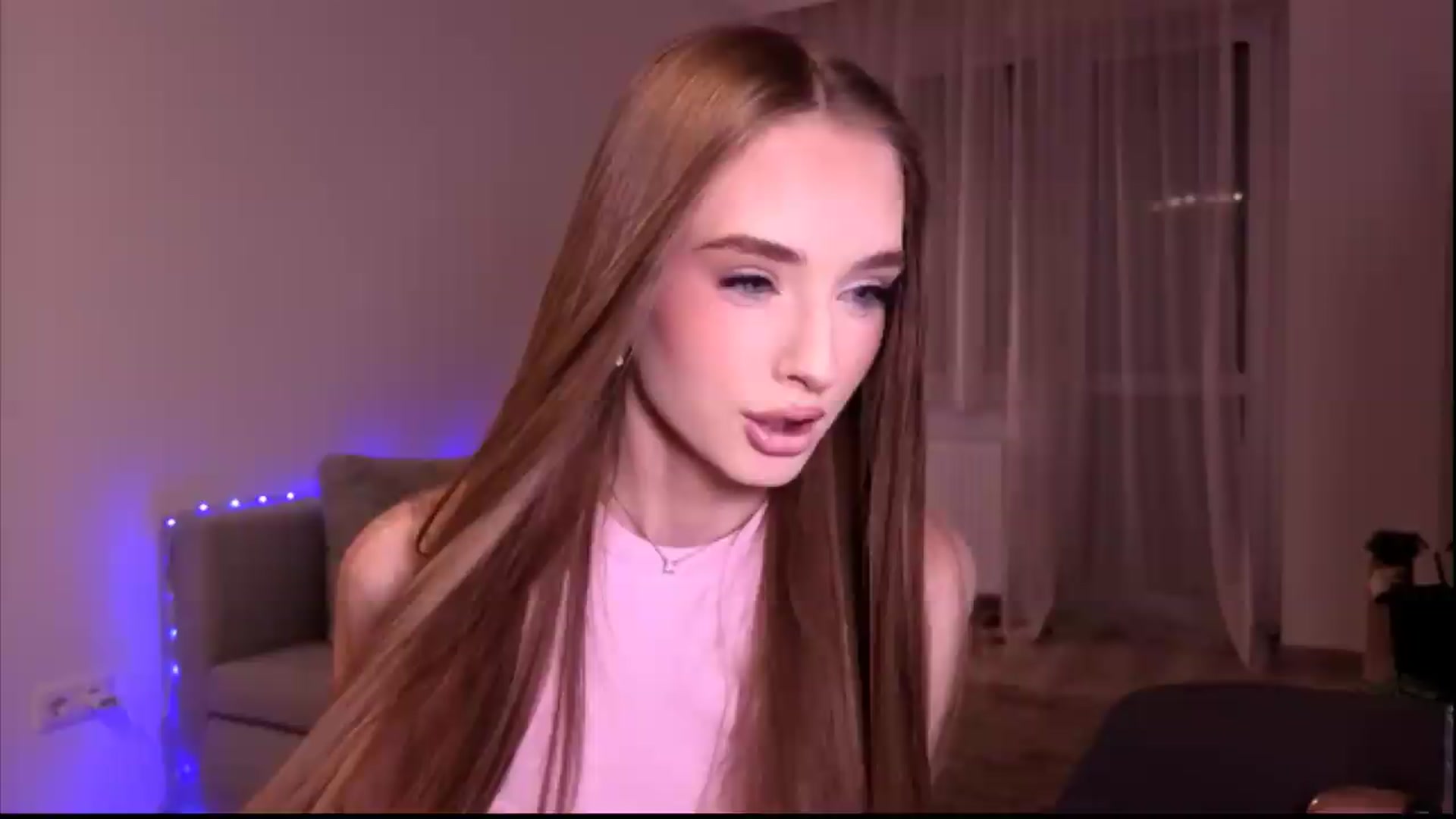 Gallery image thumbnail from petitegonwild's myfreecams stream on, 06/24/2026, 21:32 image 12 of 20