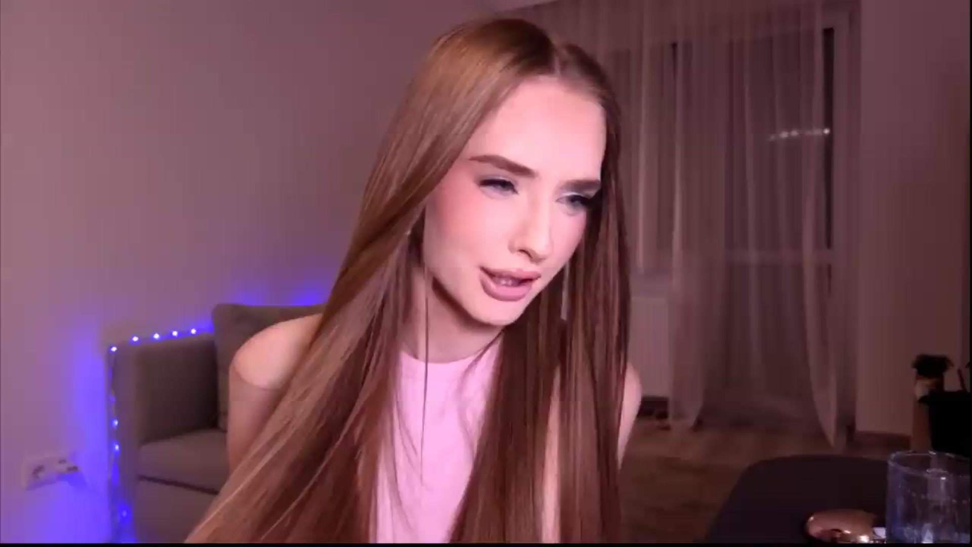 Gallery image thumbnail from petitegonwild's myfreecams stream on, 06/24/2026, 21:32 image 18 of 20