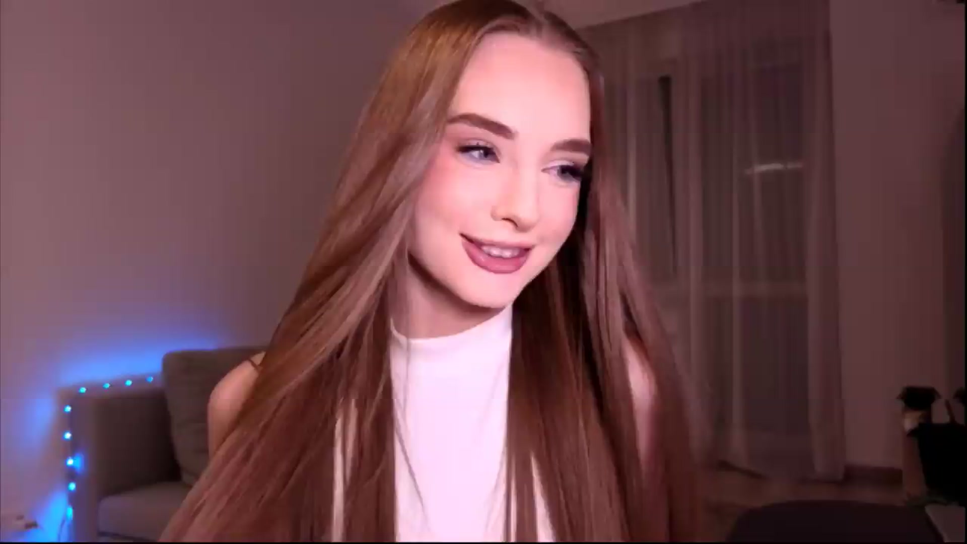 Gallery image thumbnail from petitegonwild's myfreecams stream on, 06/30/2026, 16:27 image 7 of 20