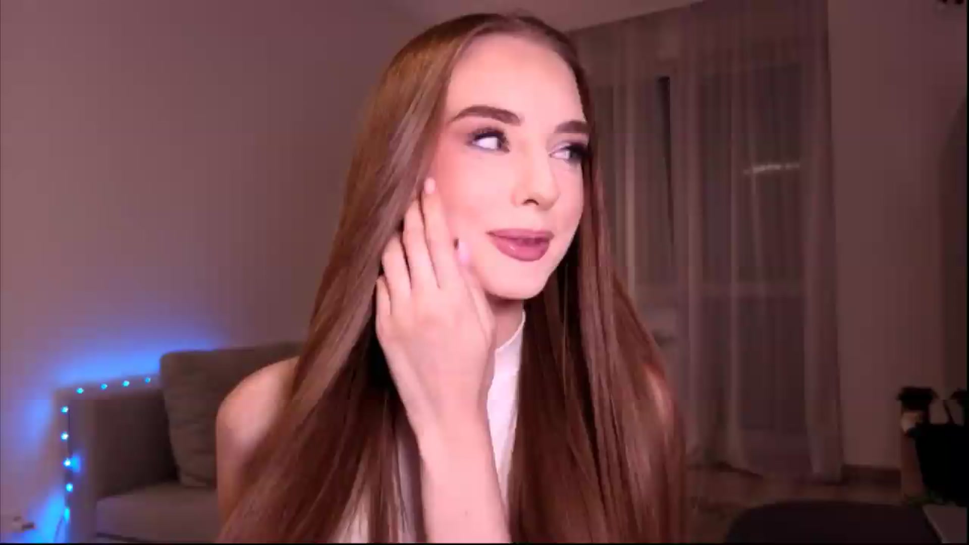 Gallery image thumbnail from petitegonwild's myfreecams stream on, 06/30/2026, 16:27 image 15 of 20