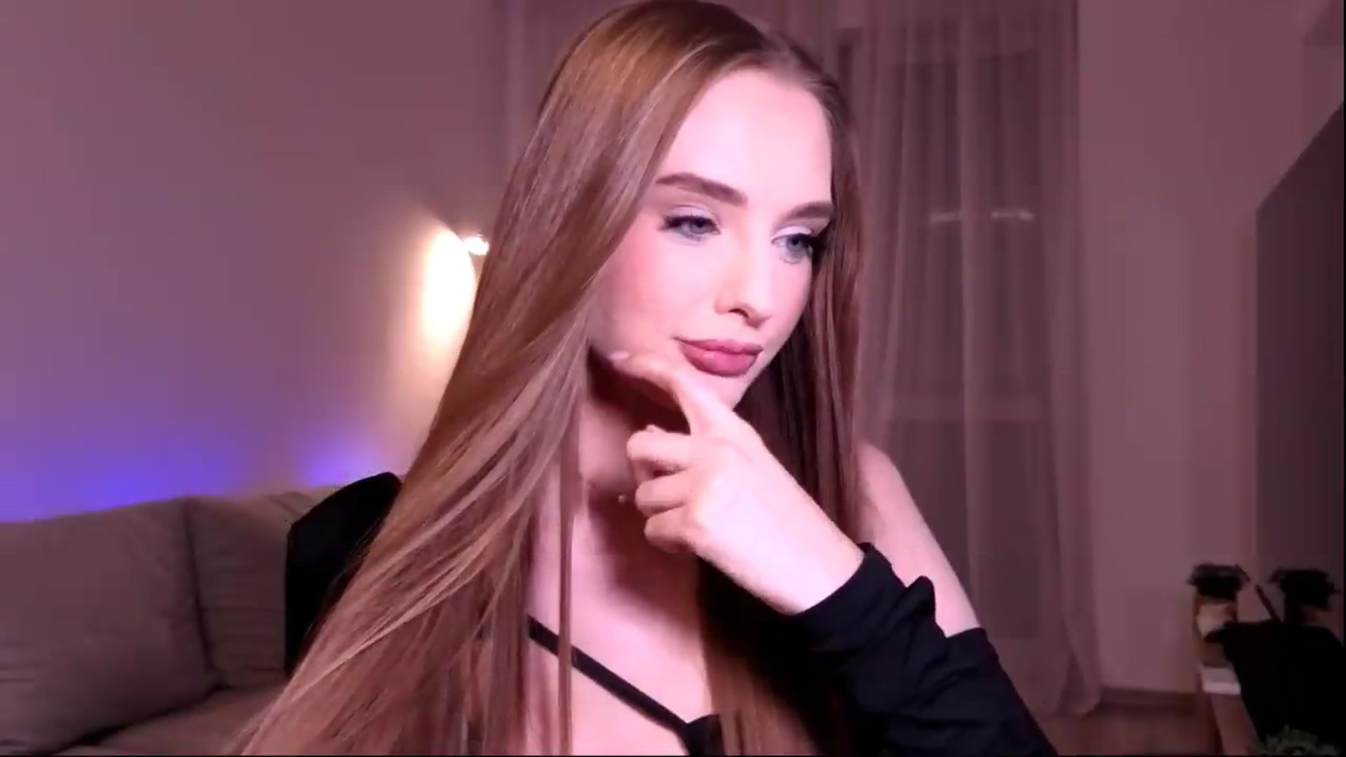Gallery image thumbnail from petitegonwild's myfreecams stream on, 07/08/2026, 23:17 image 6 of 20