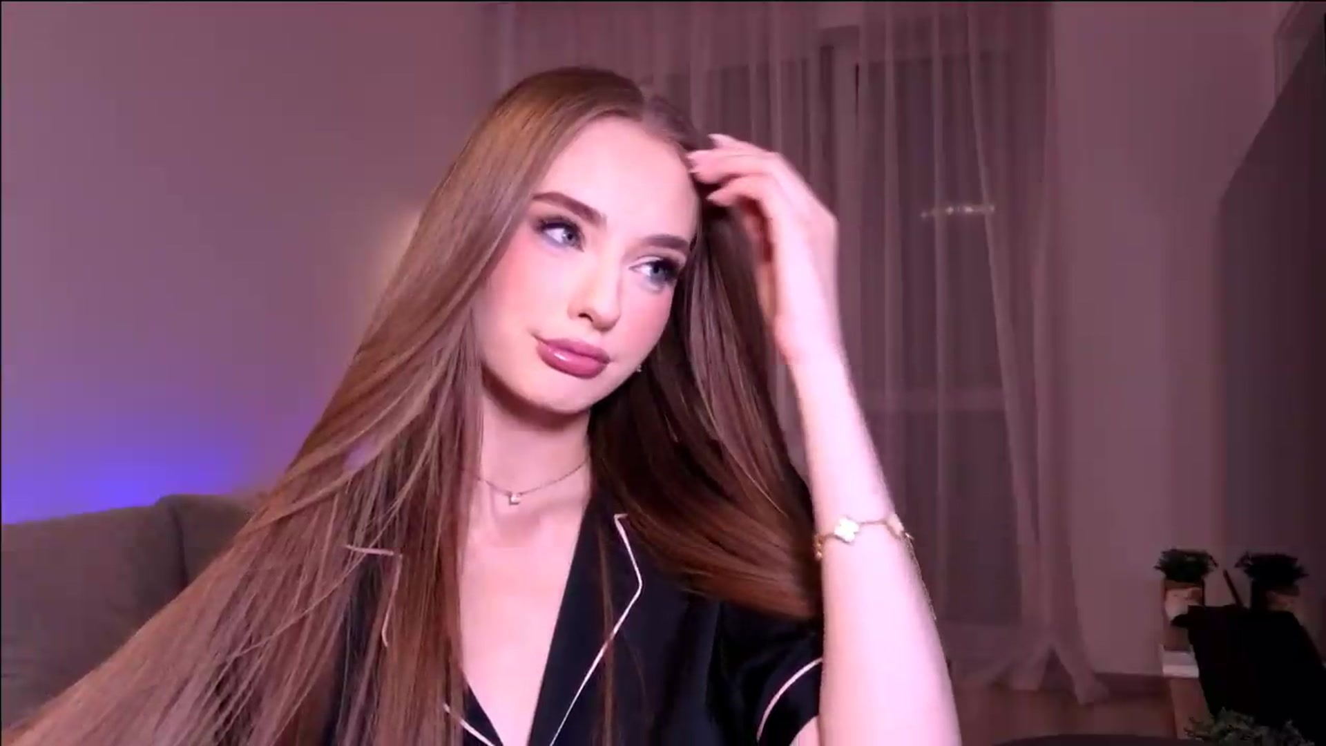 Gallery image thumbnail from petitegonwild's myfreecams stream on, 07/10/2026, 24:31 image 17 of 20
