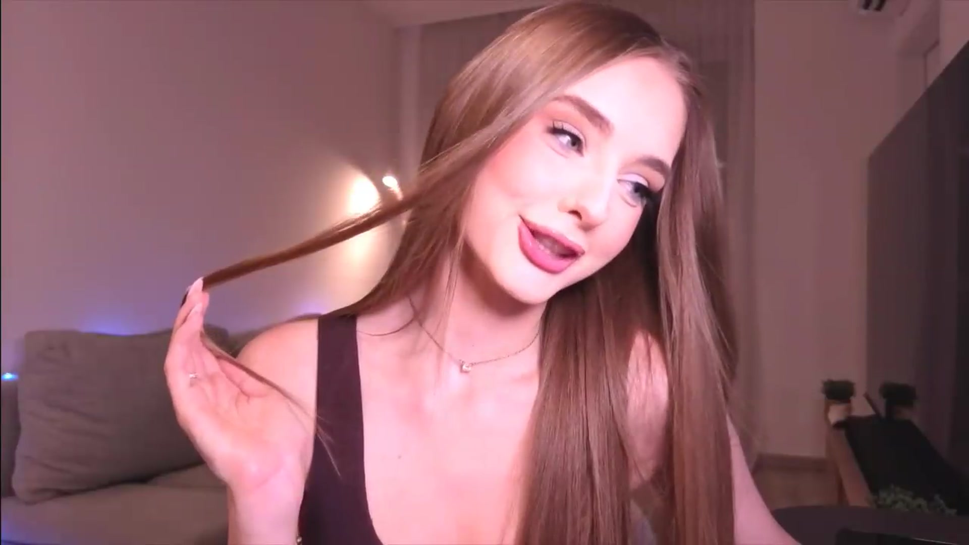 Gallery image thumbnail from petitegonwild's myfreecams stream on, 08/13/2026, 20:01 image 16 of 20