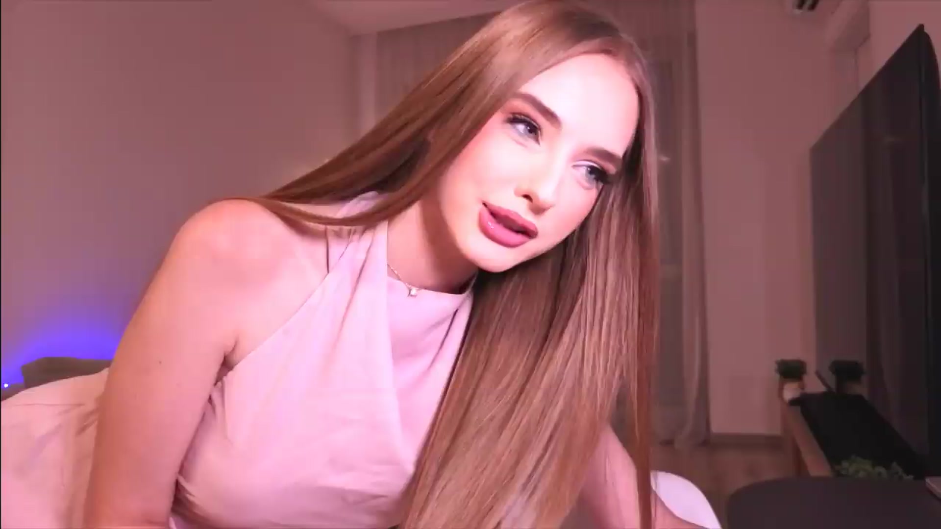 Gallery image thumbnail from petitegonwild's myfreecams stream on, 08/17/2026, 20:10 image 15 of 20