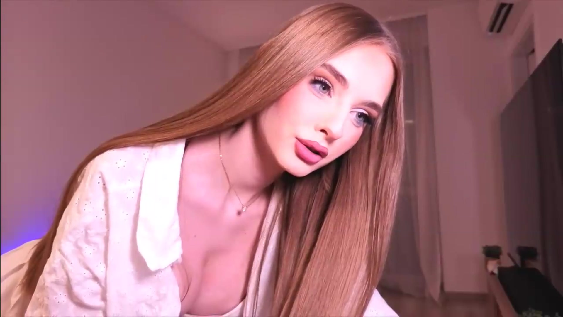 Gallery image thumbnail from petitegonwild's myfreecams stream on, 08/21/2026, 20:06 image 5 of 20