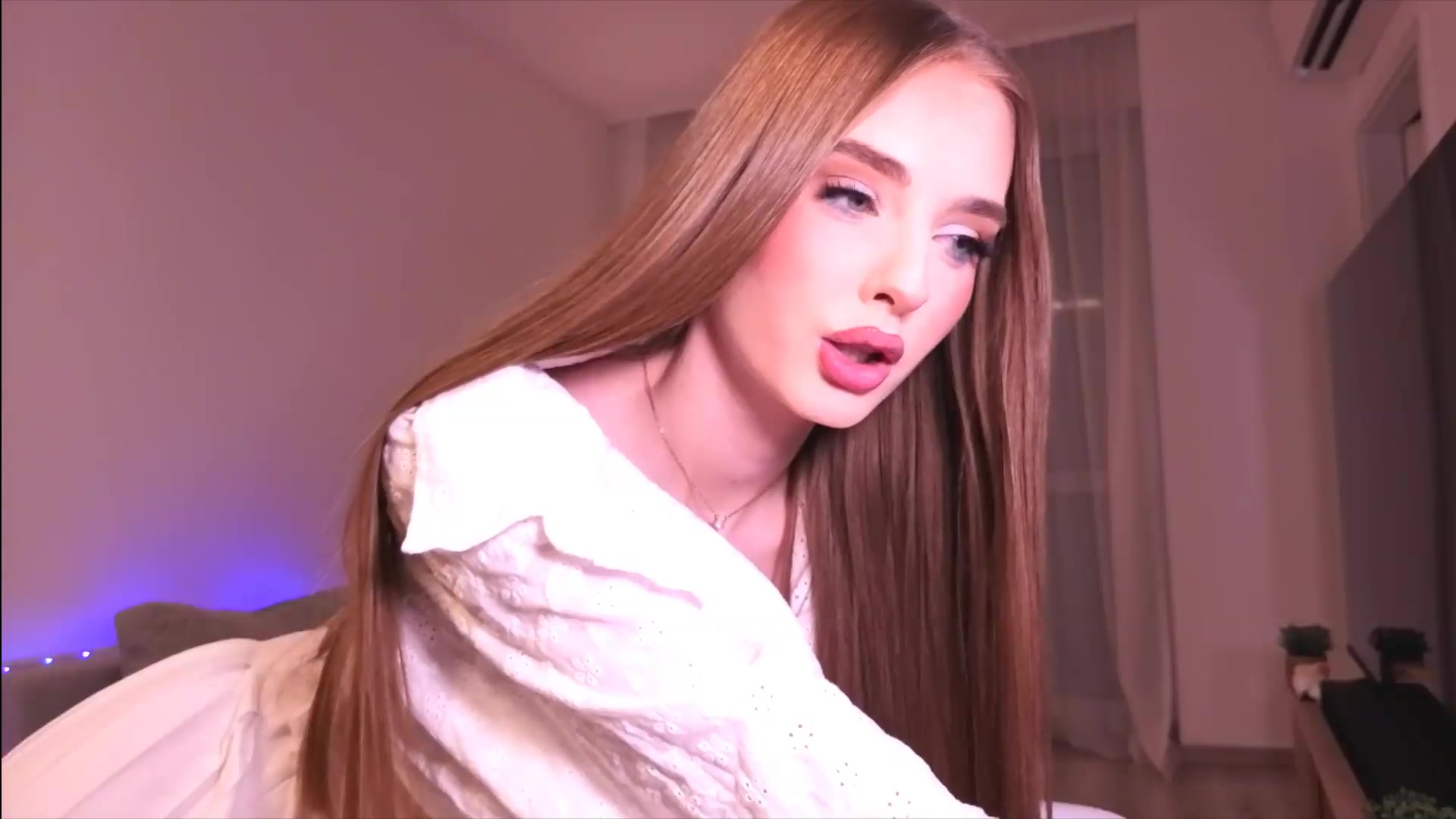 Gallery image thumbnail from petitegonwild's myfreecams stream on, 08/21/2026, 20:54 image 8 of 20