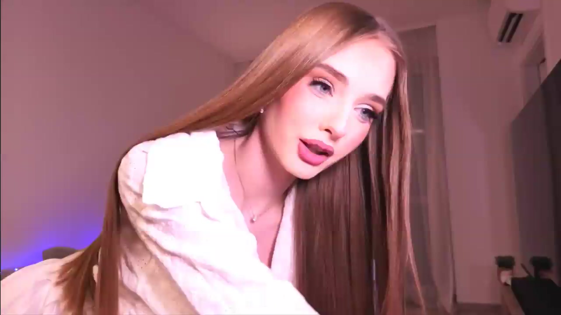 Gallery image thumbnail from petitegonwild's myfreecams stream on, 08/21/2026, 20:54 image 2 of 20
