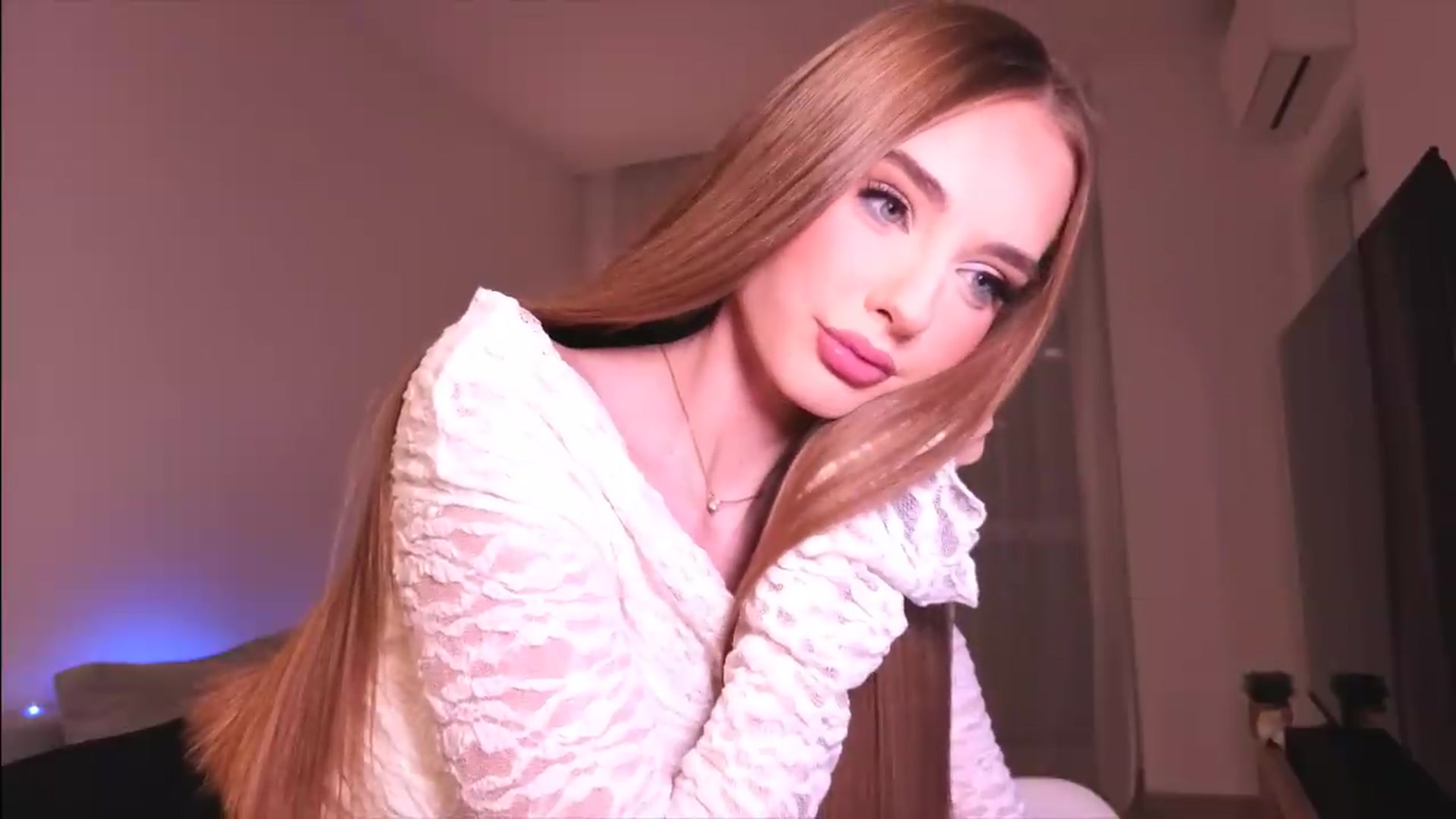 Gallery image thumbnail from petitegonwild's myfreecams stream on, 08/22/2026, 23:18 image 6 of 20