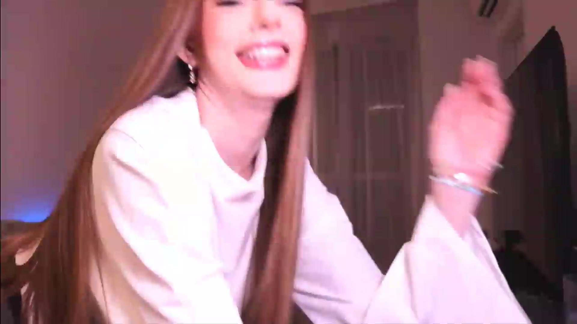 Gallery image thumbnail from petitegonwild's myfreecams stream on, 08/25/2026, 20:54 image 17 of 20