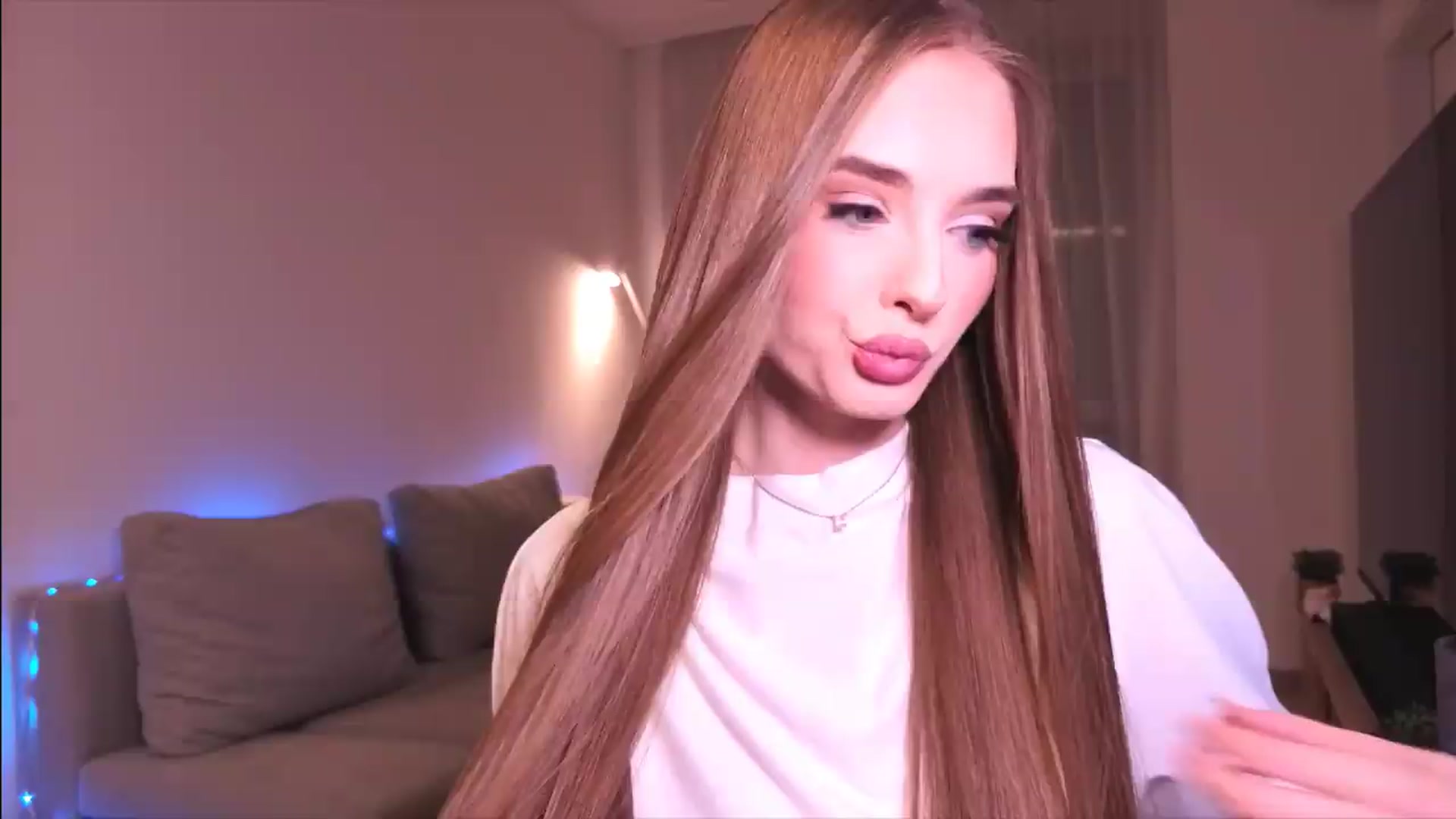 Gallery image thumbnail from petitegonwild's myfreecams stream on, 08/25/2026, 22:11 image 19 of 20