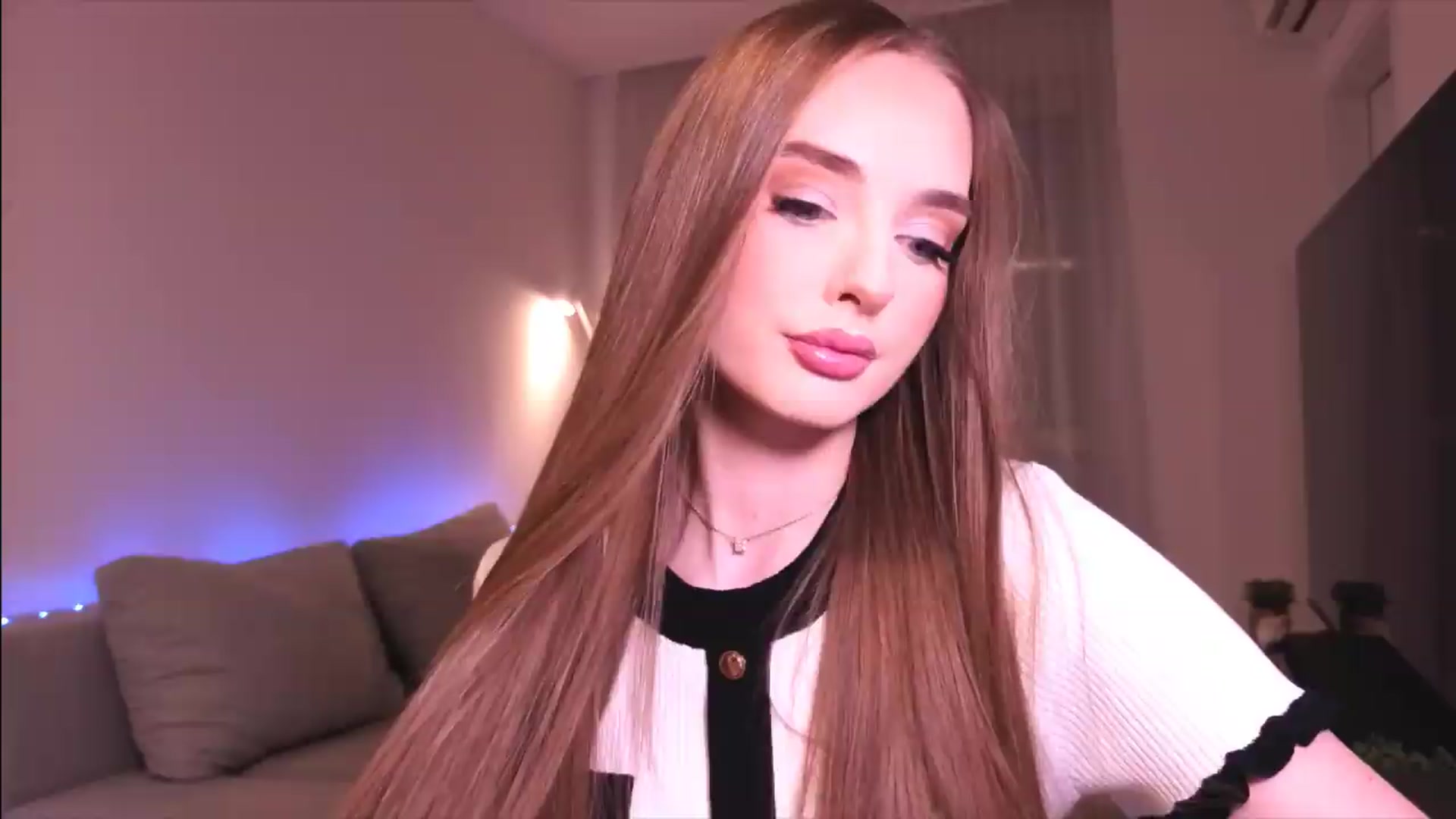 Gallery image thumbnail from petitegonwild's myfreecams stream on, 08/27/2026, 22:21 image 18 of 20