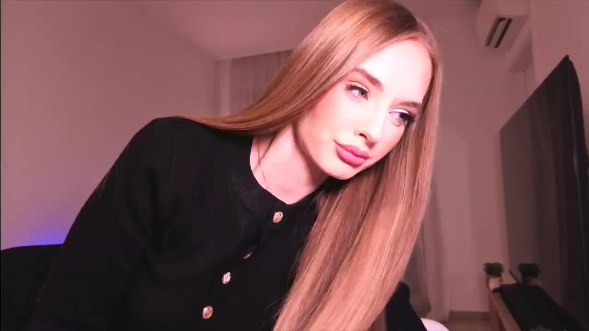 Gallery image thumbnail from petitegonwild's myfreecams stream on, 09/04/2026, 19:44 image 16 of 20