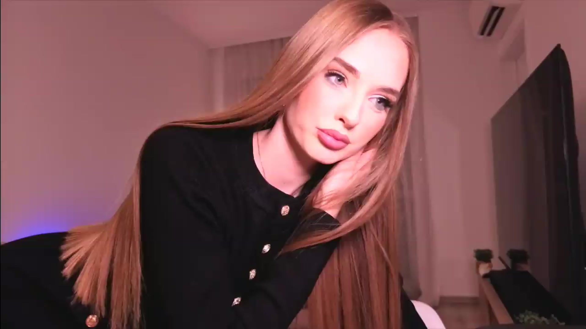 Gallery image thumbnail from petitegonwild's myfreecams stream on, 09/04/2026, 19:44 image 4 of 20