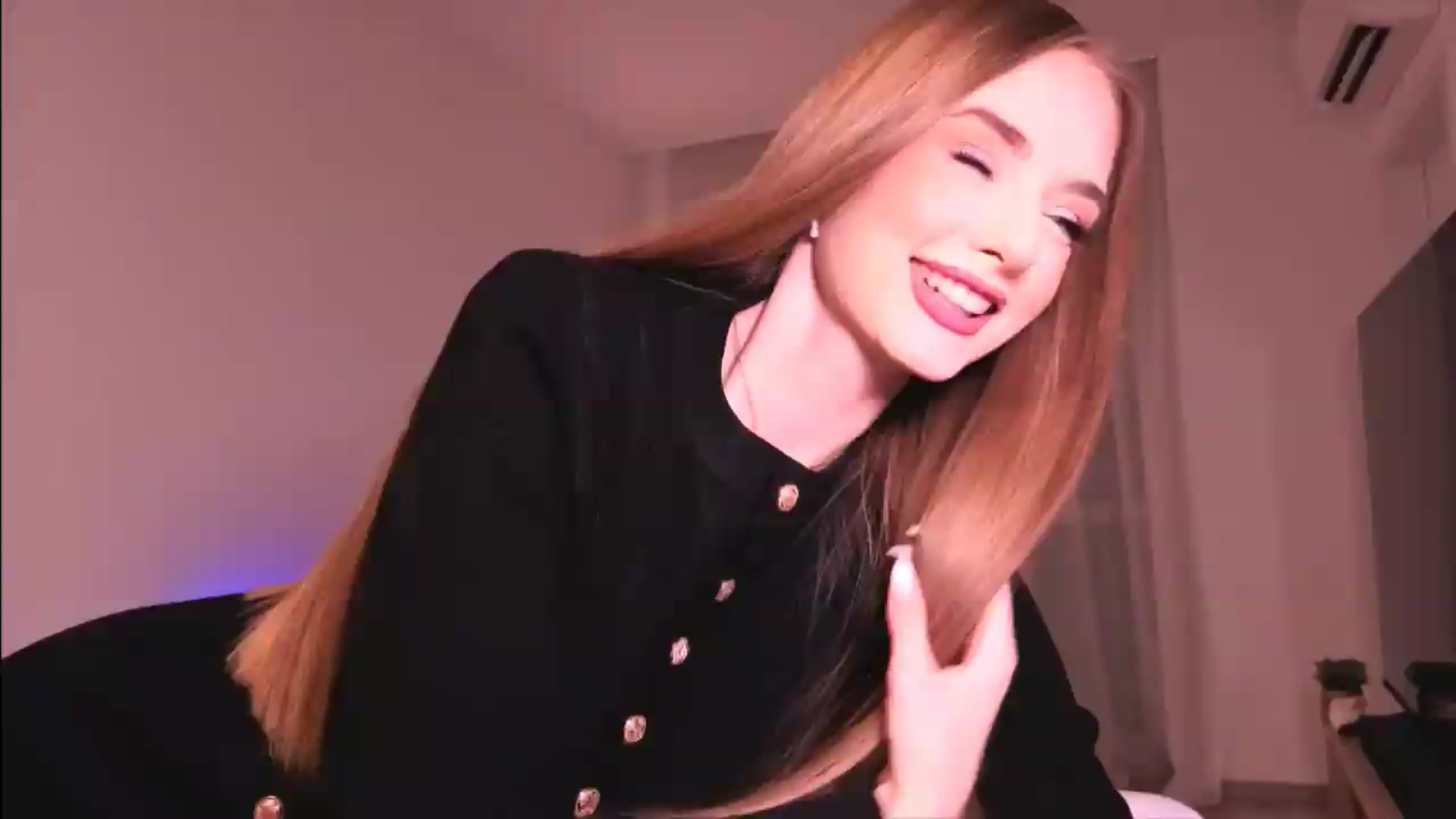 Gallery image thumbnail from petitegonwild's myfreecams stream on, 09/04/2026, 19:44 image 12 of 20