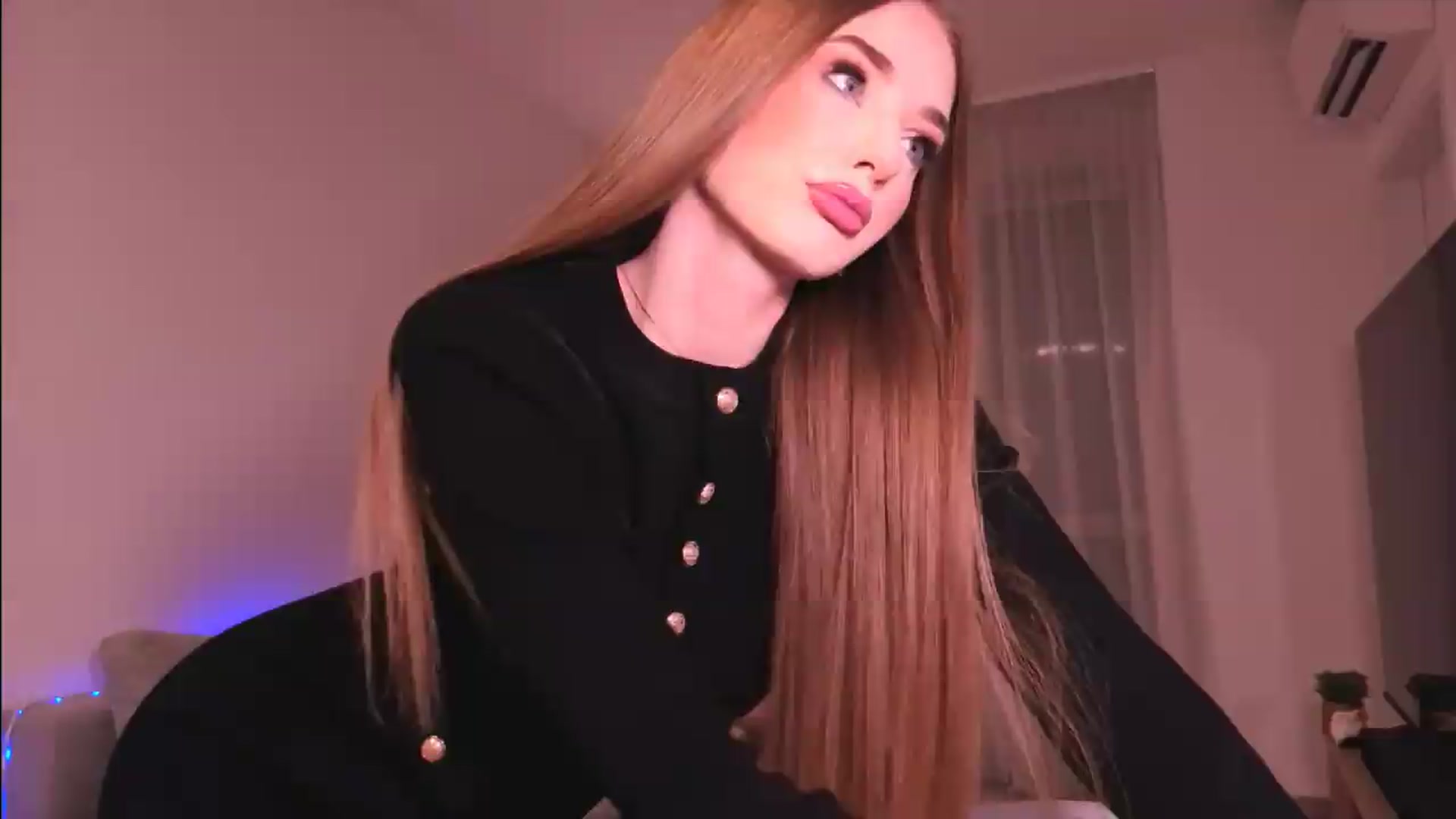 Gallery image thumbnail from petitegonwild's myfreecams stream on, 09/04/2026, 19:44 image 10 of 20