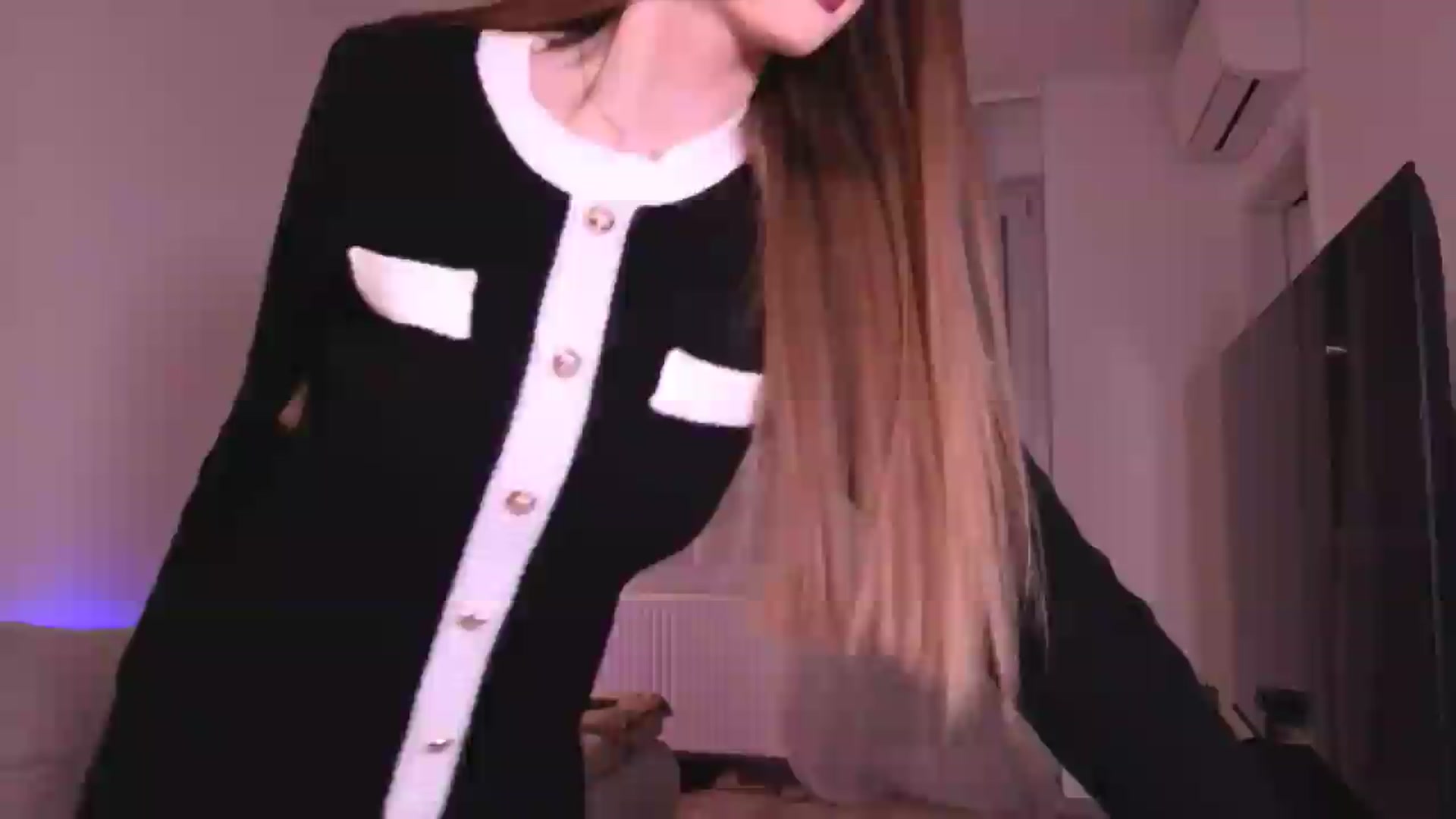 Gallery image thumbnail from petitegonwild's myfreecams stream on, 09/08/2026, 23:45 image 8 of 20