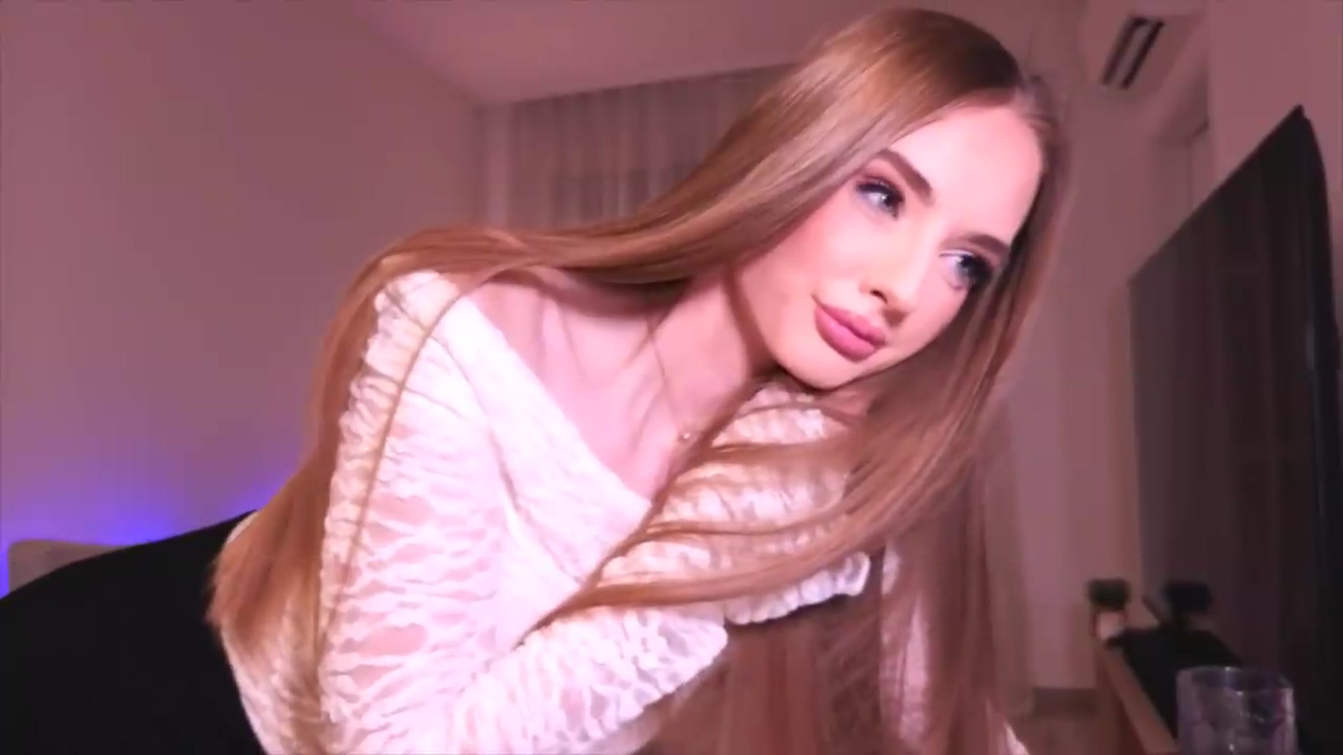 Gallery image thumbnail from petitegonwild's myfreecams stream on, 09/09/2026, 21:13 image 20 of 20