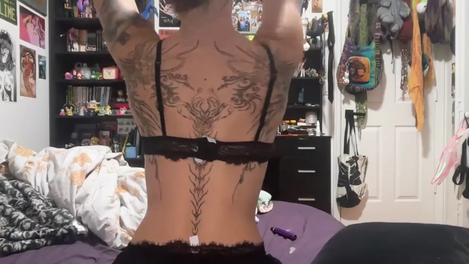 Gallery image thumbnail from petitetreatxo's myfreecams stream on, 11/03/2025, 24:02 image 8 of 20