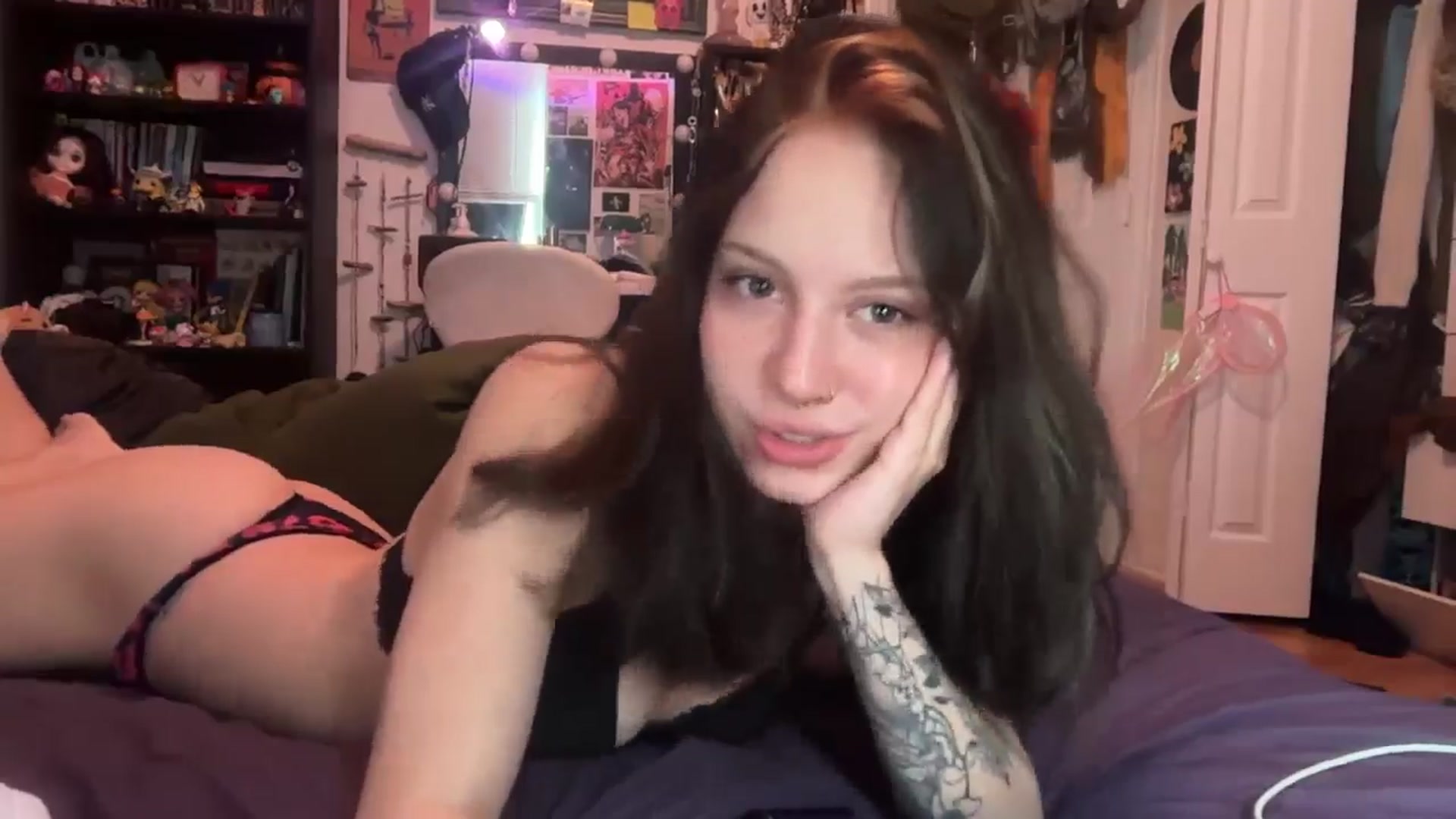 Gallery image thumbnail from petitetreatxo's myfreecams stream on, 02/11/2026, 17:24 image 6 of 20