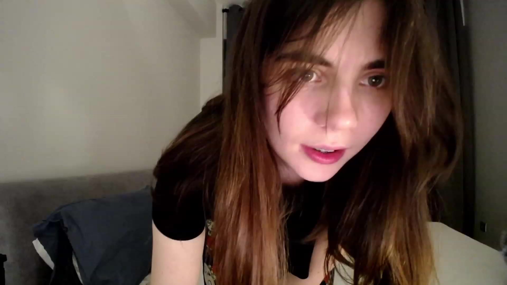 Gallery image thumbnail from phyllo_sophie's myfreecams stream on, 04/03/2023, 22:03 image 2 of 20