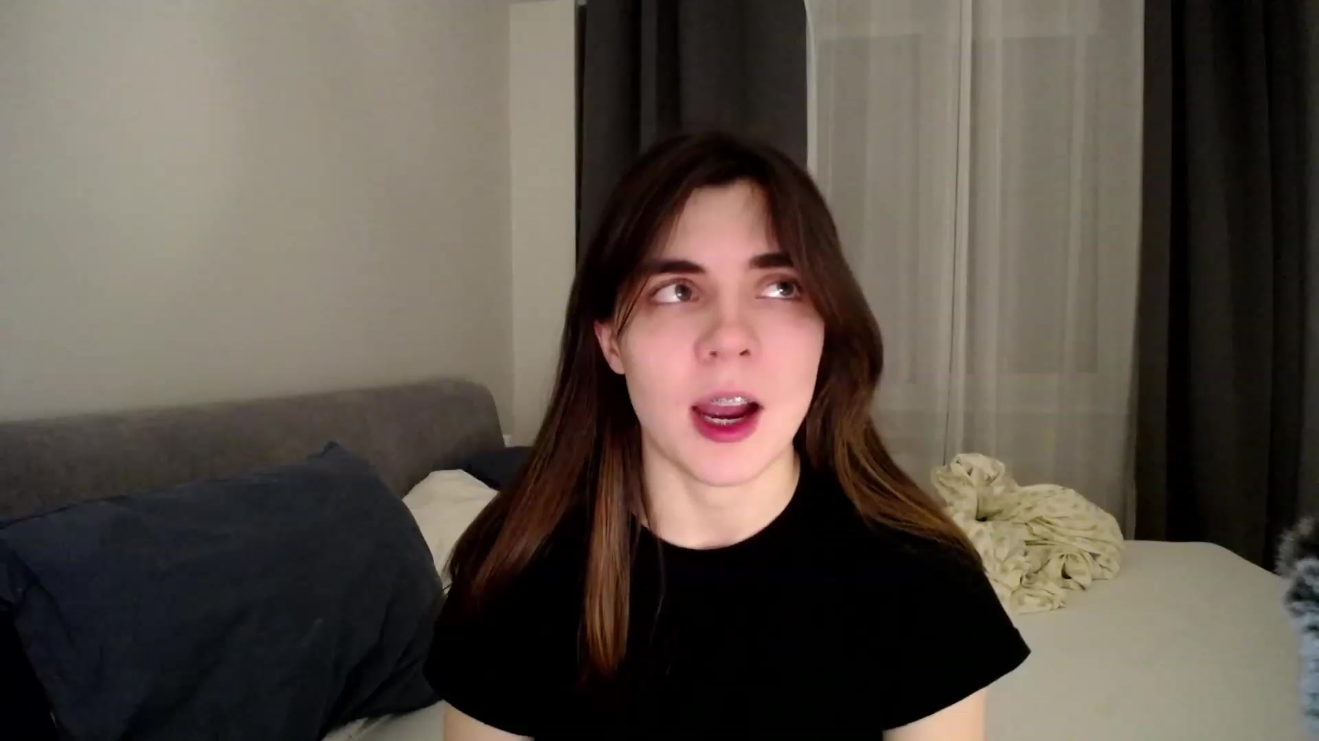 Gallery image thumbnail from phyllo_sophie's myfreecams stream on, 04/03/2023, 22:03 image 6 of 20