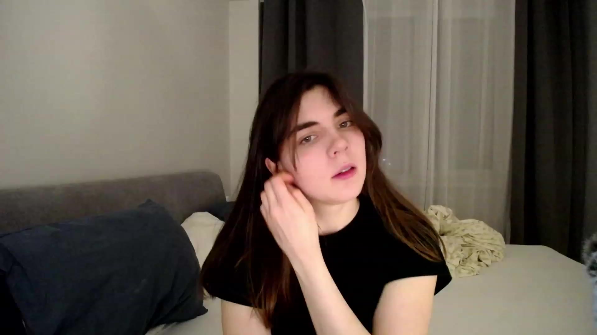 Gallery image thumbnail from phyllo_sophie's myfreecams stream on, 04/03/2023, 22:03 image 7 of 20