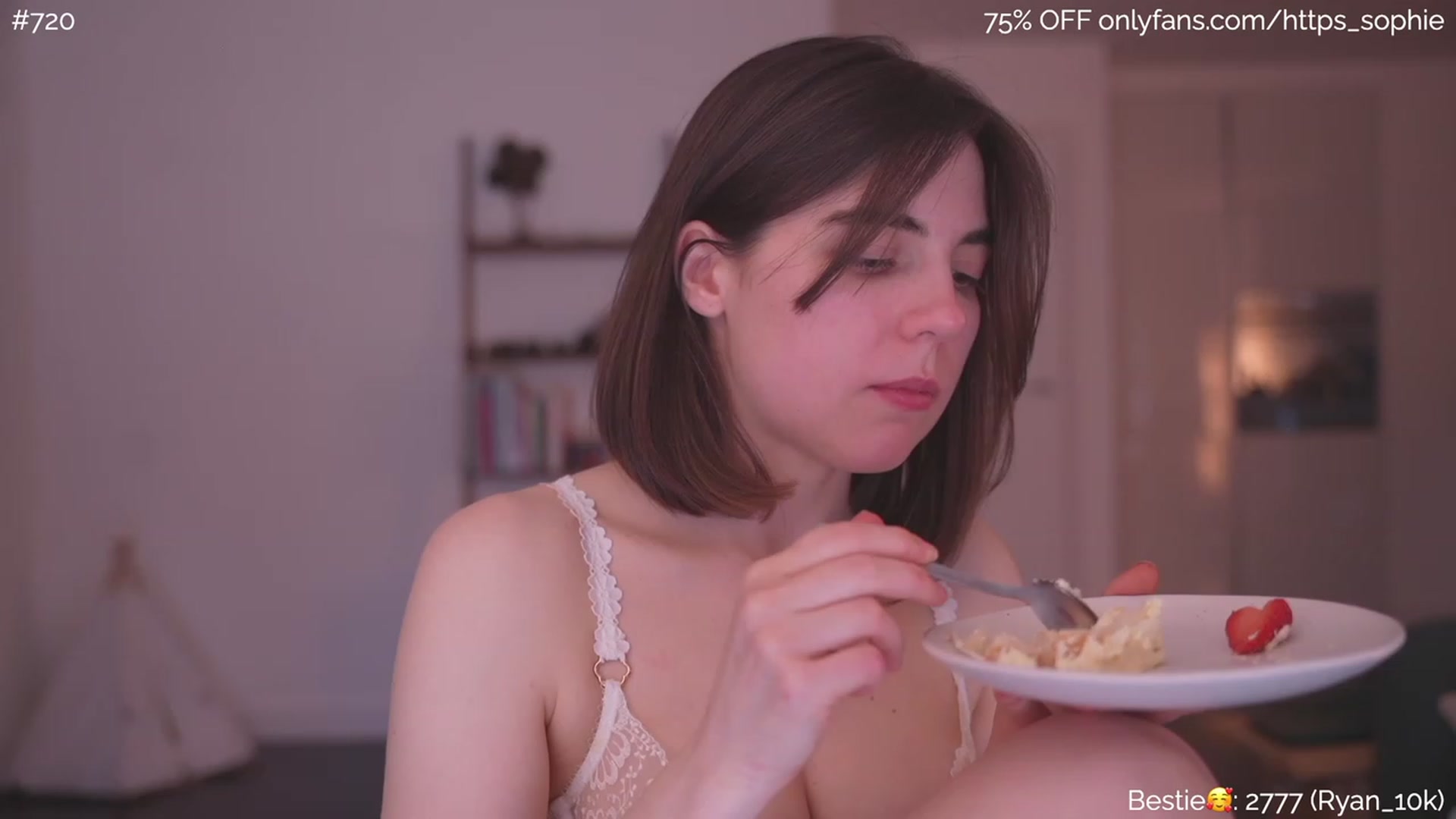 Gallery image thumbnail from phyllo_sophie's myfreecams stream on, 05/26/2023, 05:23 image 4 of 20