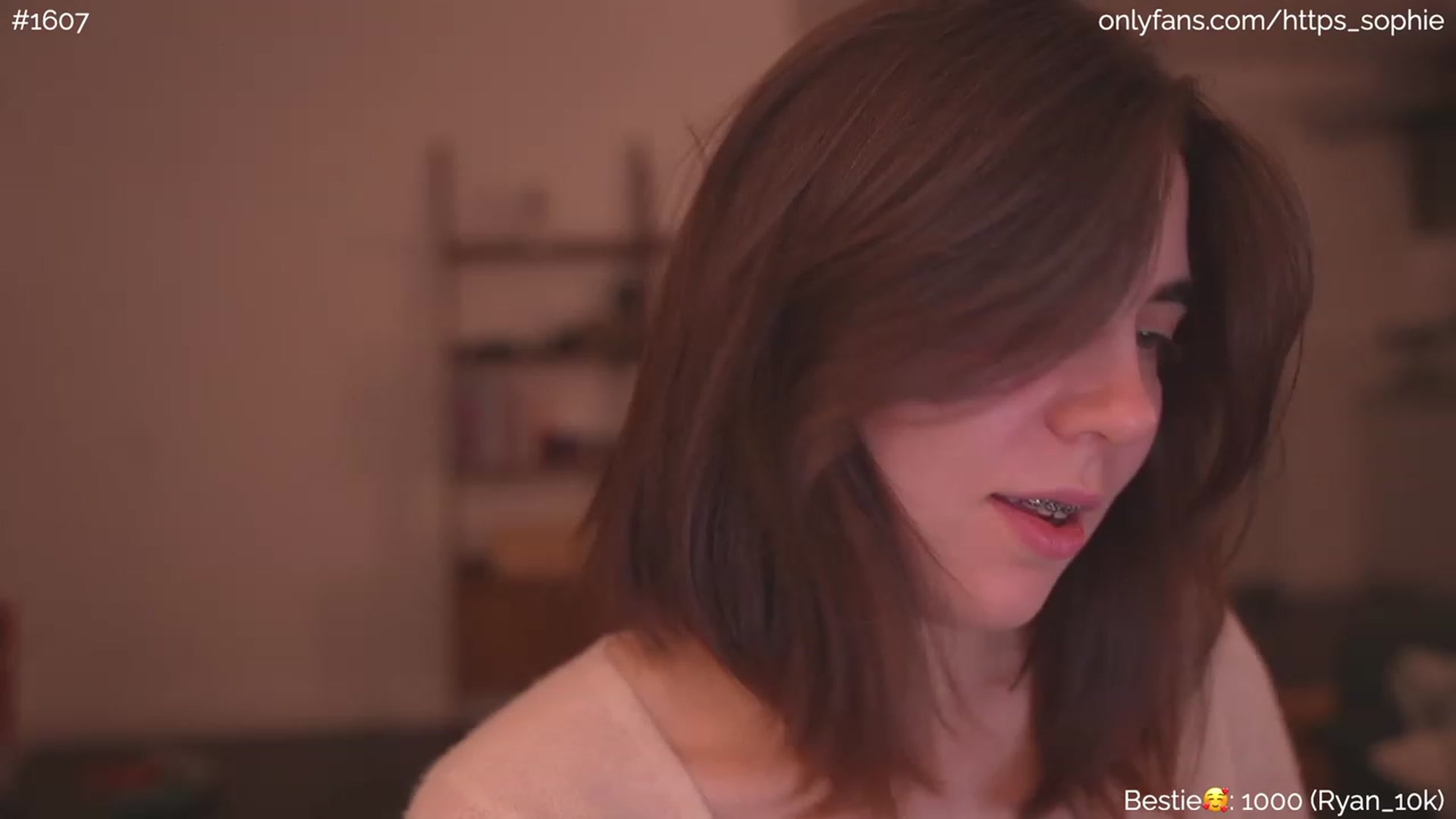 Gallery image thumbnail from phyllo_sophie's myfreecams stream on, 06/25/2023, 24:53 image 16 of 20