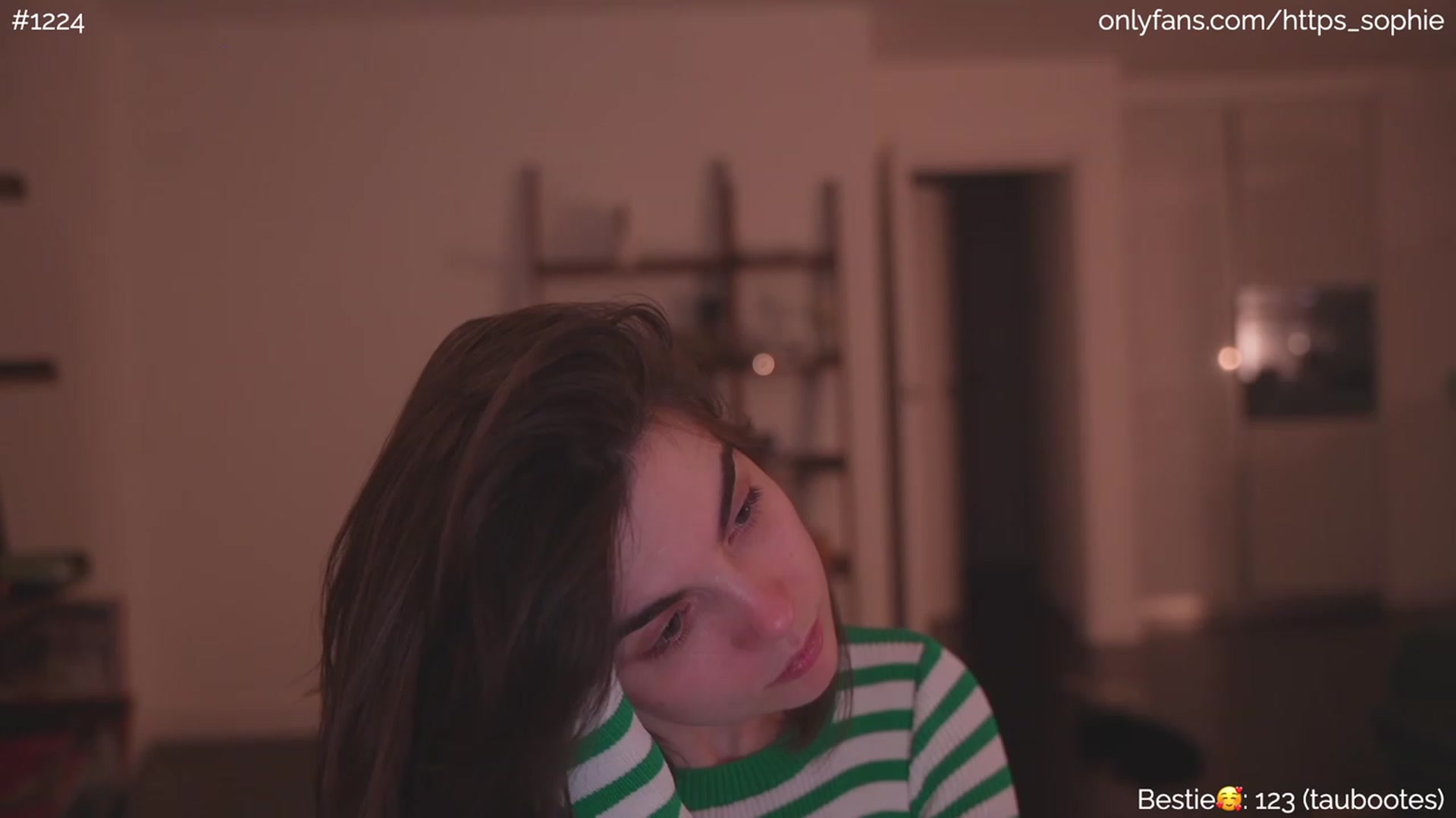 Gallery image thumbnail from phyllo_sophie's myfreecams stream on, 06/28/2023, 24:19 image 15 of 20