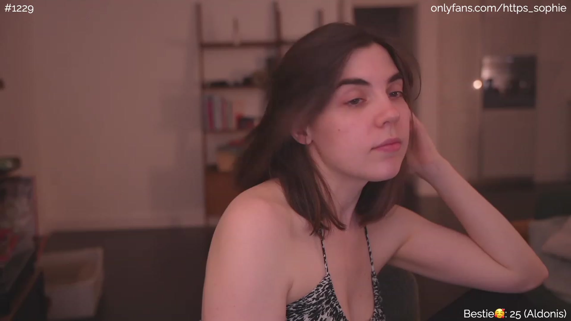 Gallery image thumbnail from phyllo_sophie's myfreecams stream on, 06/29/2023, 24:05 image 16 of 20