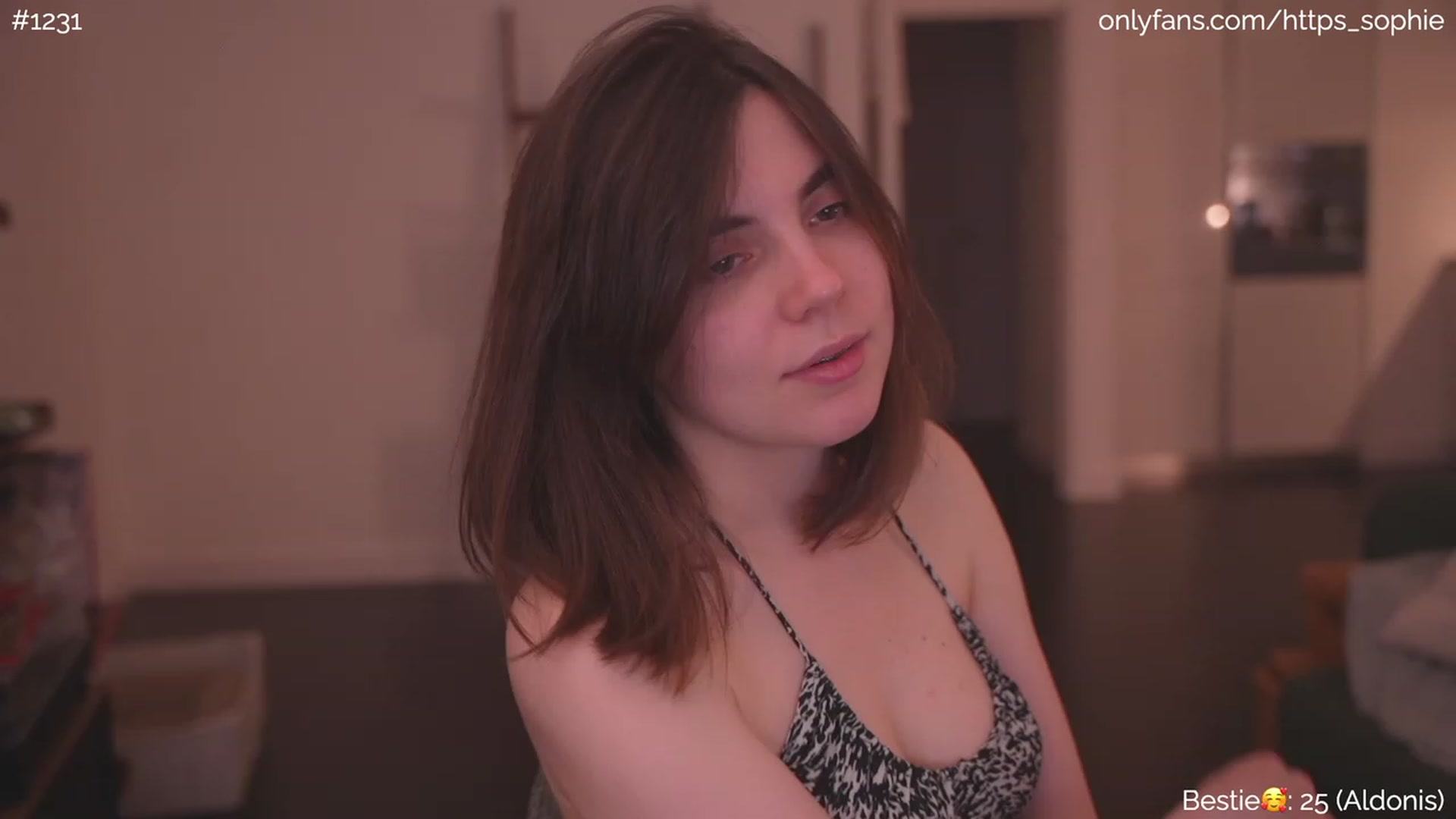 Gallery image thumbnail from phyllo_sophie's myfreecams stream on, 06/29/2023, 24:05 image 8 of 20