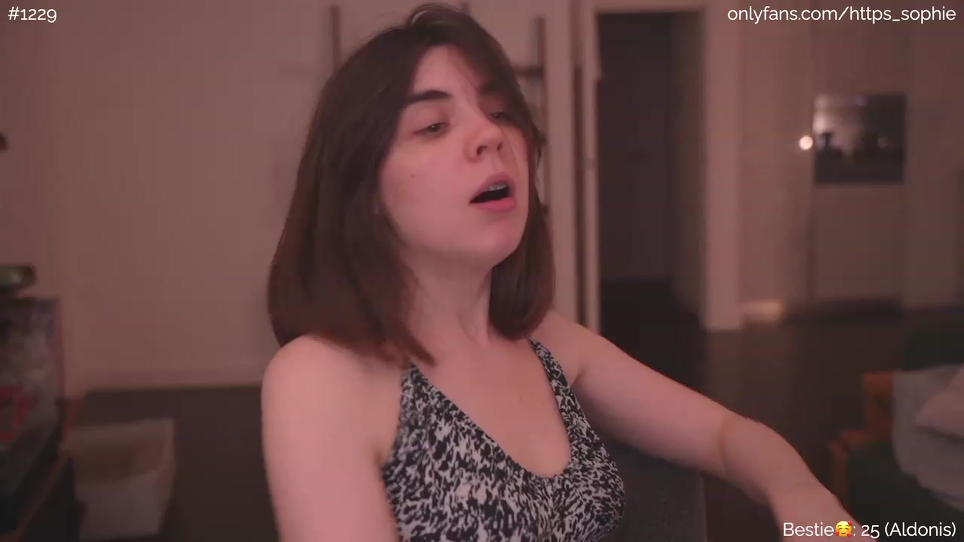Gallery image thumbnail from phyllo_sophie's myfreecams stream on, 06/29/2023, 24:05 image 17 of 20
