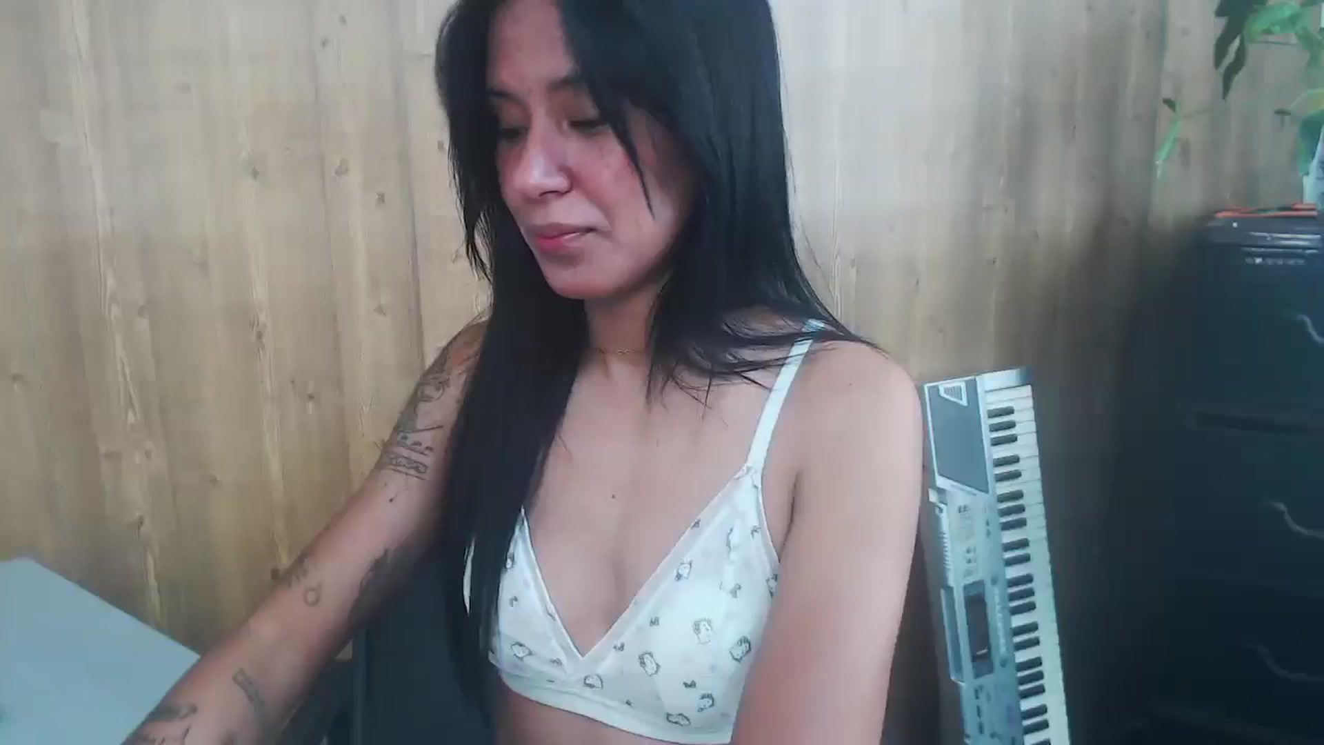 Gallery image thumbnail from pielmorena19's myfreecams stream on, 04/18/2026, 14:57 image 16 of 20