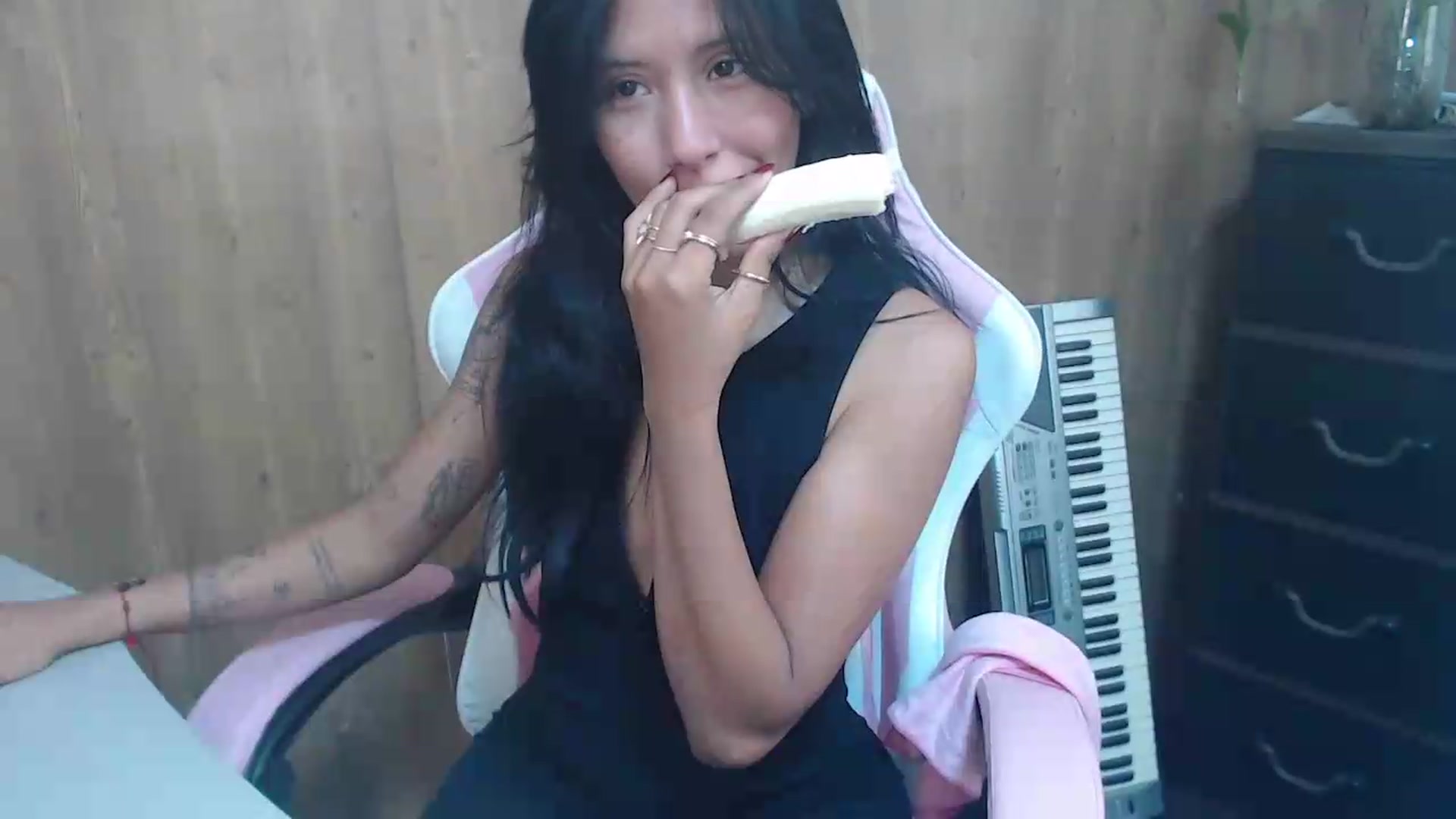 Gallery image thumbnail from pielmorena19's myfreecams stream on, 05/12/2026, 14:08 image 11 of 20