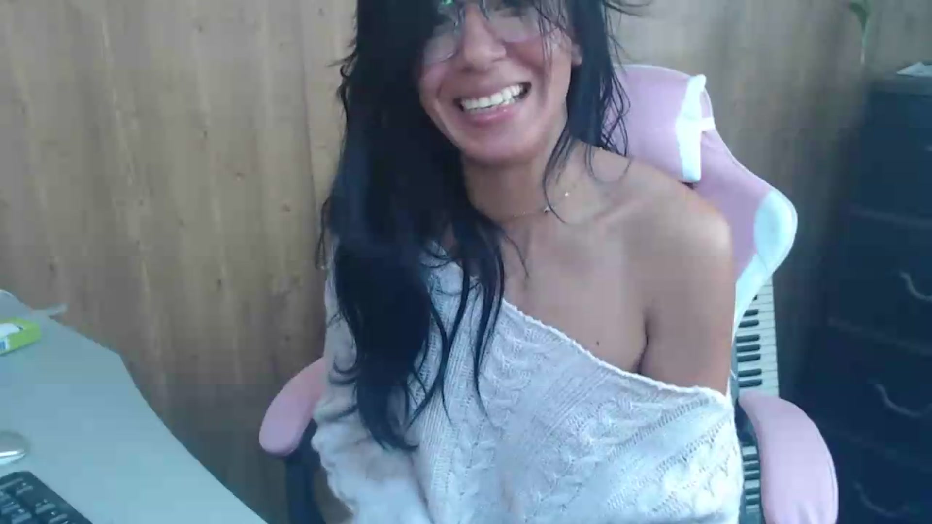 Gallery image thumbnail from pielmorena19's myfreecams stream on, 05/12/2026, 15:32 image 18 of 20