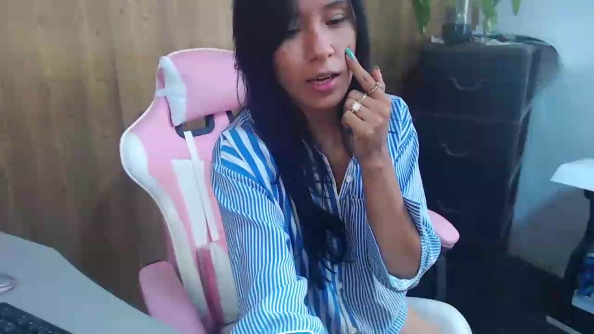 Gallery image thumbnail from pielmorena19's myfreecams stream on, 05/15/2026, 15:28 image 14 of 20