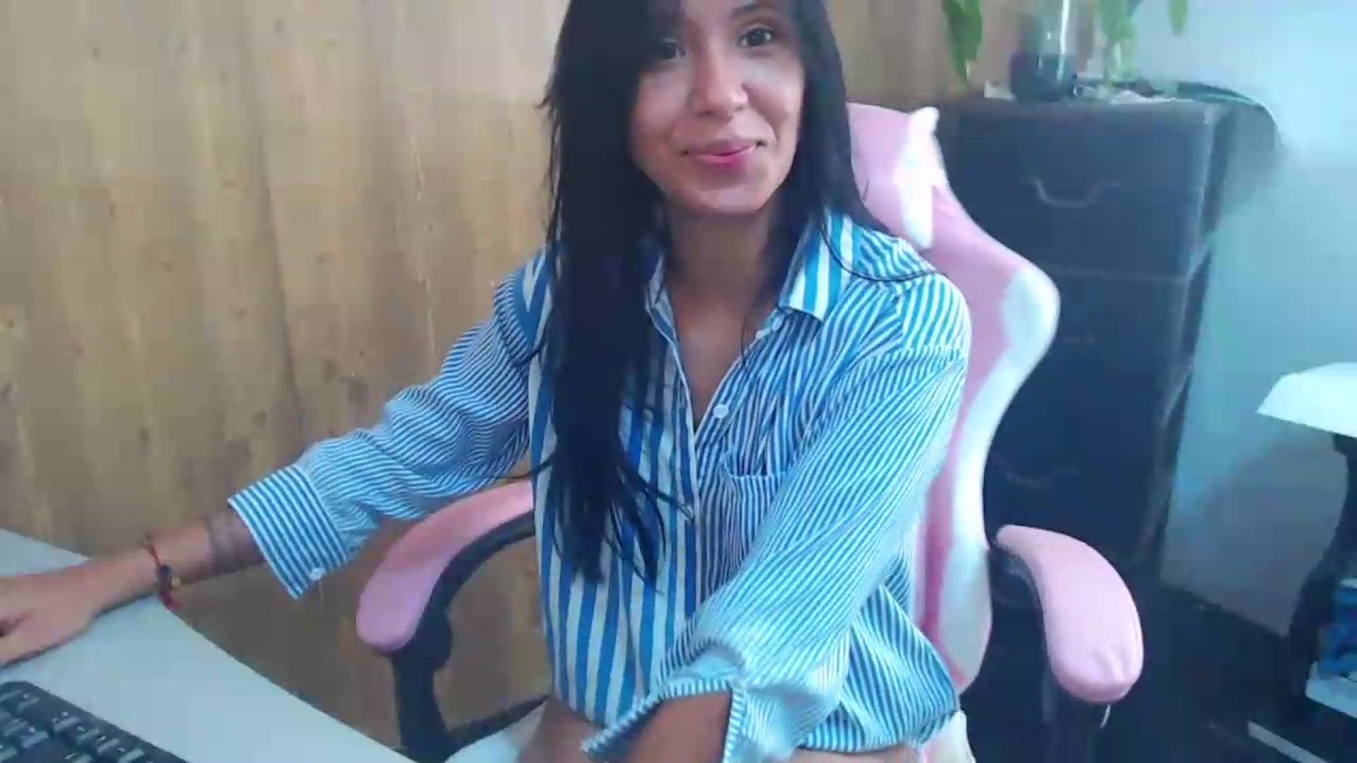 Gallery image thumbnail from pielmorena19's myfreecams stream on, 05/15/2026, 15:28 image 12 of 20